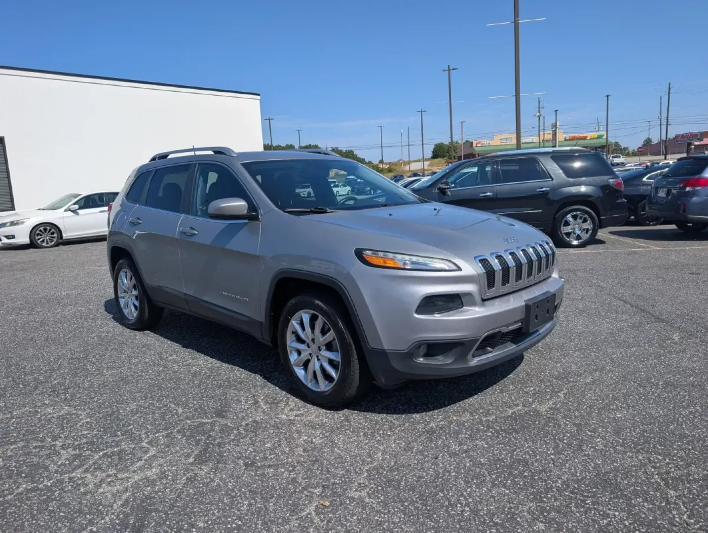 2016 /Black Jeep Cherokee Limited (1C4PJMDB8GW) with an Other engine, located at 3959 U.S. 80 W, Phenix City, AL, 36870, (334) 297-4885, 32.469296, -85.135185 - **Adventure Awaits with This 2016 Jeep Cherokee Limited Perfect for Your Active Lifestyle!**<br /> <br /> Are you ready to embark on your next adventure? Whether you're navigating the winding roads of Phenix City, AL, or taking the family on a weekend getaway, the 2016 Jeep Cherokee Limited is buil - Photo#2