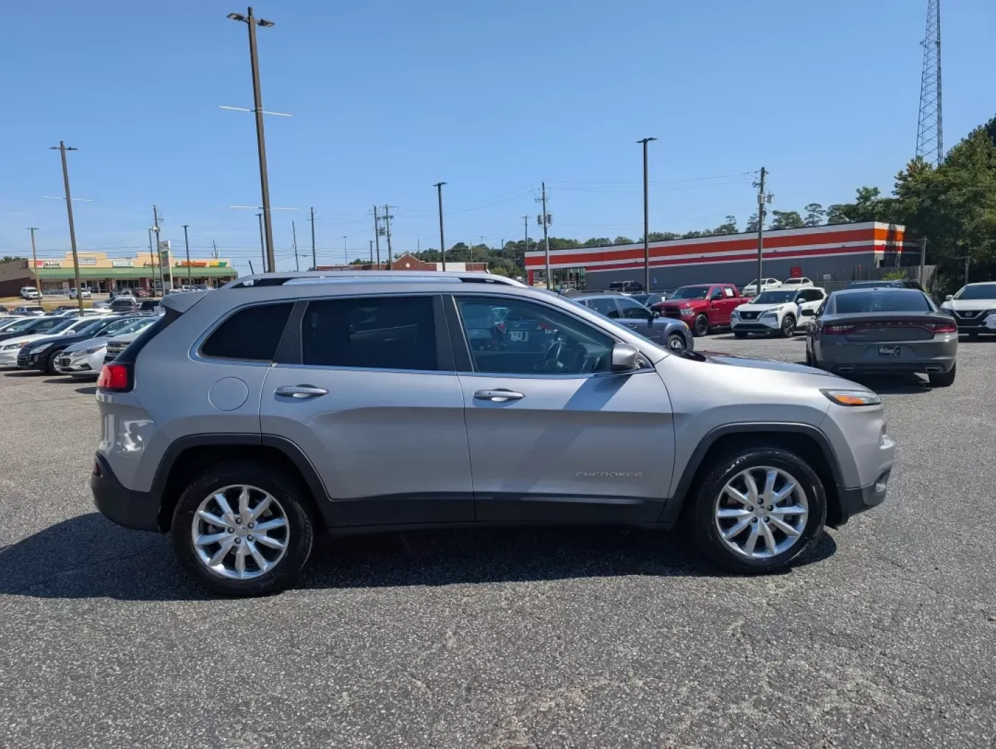 2016 /Black Jeep Cherokee Limited (1C4PJMDB8GW) with an Other engine, located at 3959 U.S. 80 W, Phenix City, AL, 36870, (334) 297-4885, 32.469296, -85.135185 - **Adventure Awaits with This 2016 Jeep Cherokee Limited Perfect for Your Active Lifestyle!**<br /> <br /> Are you ready to embark on your next adventure? Whether you're navigating the winding roads of Phenix City, AL, or taking the family on a weekend getaway, the 2016 Jeep Cherokee Limited is buil - Photo#3