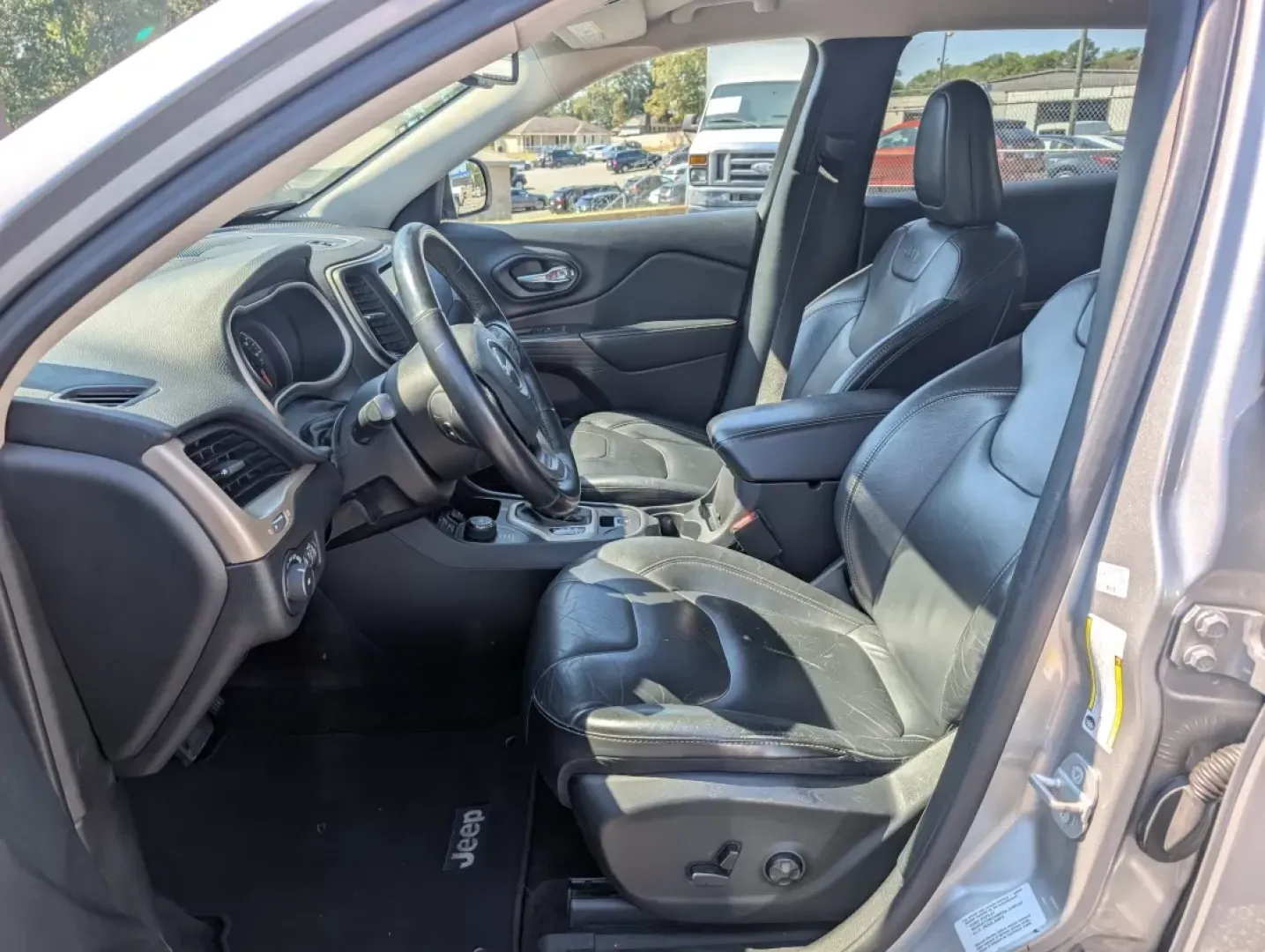 2016 /Black Jeep Cherokee Limited (1C4PJMDB8GW) with an Other engine, located at 3959 U.S. 80 W, Phenix City, AL, 36870, (334) 297-4885, 32.469296, -85.135185 - **Adventure Awaits with This 2016 Jeep Cherokee Limited Perfect for Your Active Lifestyle!**<br /> <br /> Are you ready to embark on your next adventure? Whether you're navigating the winding roads of Phenix City, AL, or taking the family on a weekend getaway, the 2016 Jeep Cherokee Limited is buil - Photo#9