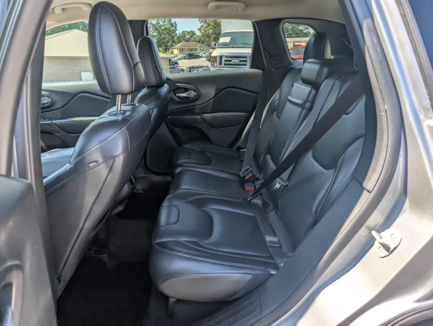 2016 /Black Jeep Cherokee Limited (1C4PJMDB8GW) with an Other engine, located at 3959 U.S. 80 W, Phenix City, AL, 36870, (334) 297-4885, 32.469296, -85.135185 - **Adventure Awaits with This 2016 Jeep Cherokee Limited Perfect for Your Active Lifestyle!**<br /> <br /> Are you ready to embark on your next adventure? Whether you're navigating the winding roads of Phenix City, AL, or taking the family on a weekend getaway, the 2016 Jeep Cherokee Limited is buil - Photo#10