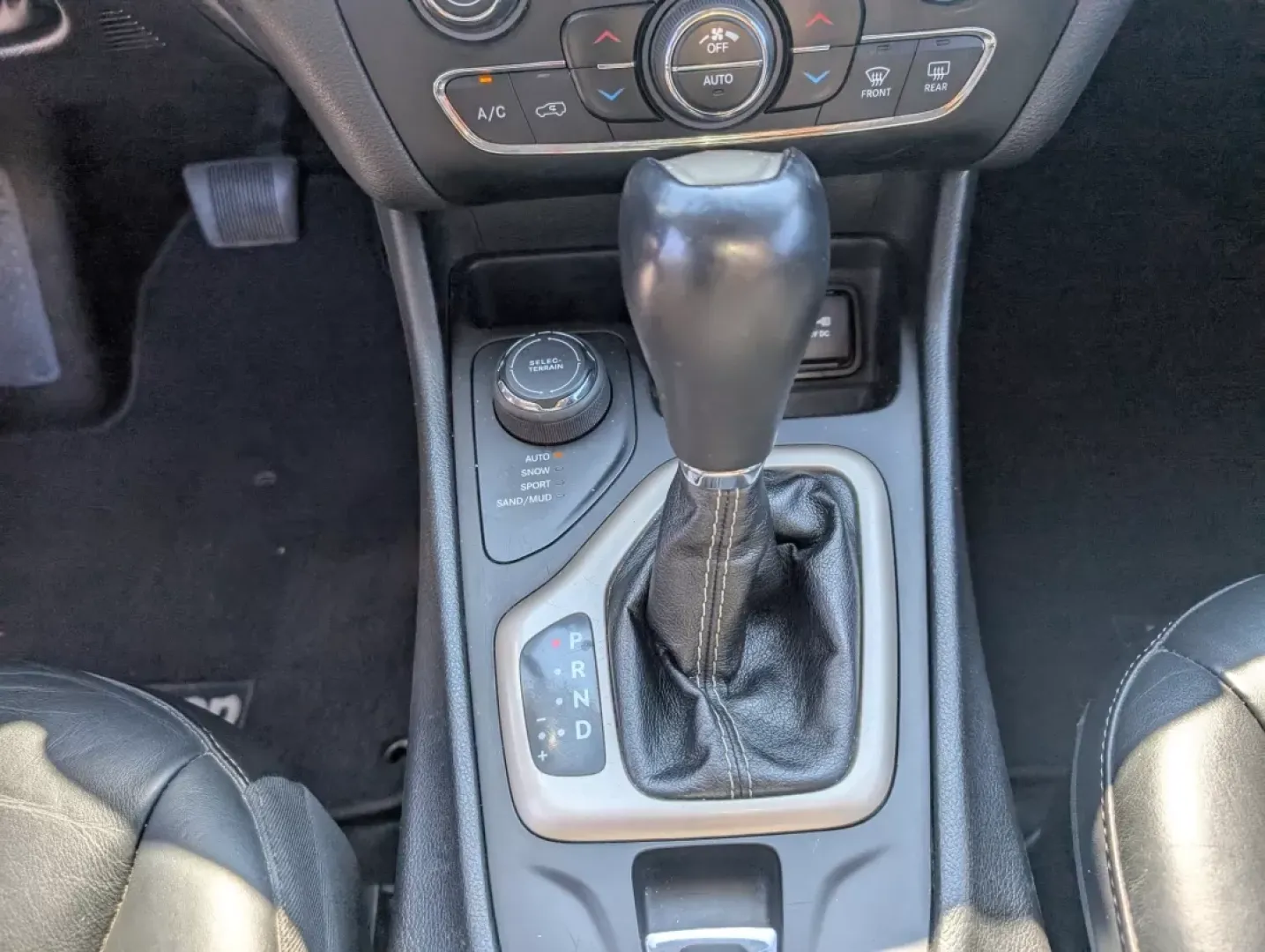 2016 /Black Jeep Cherokee Limited (1C4PJMDB8GW) with an Other engine, located at 3959 U.S. 80 W, Phenix City, AL, 36870, (334) 297-4885, 32.469296, -85.135185 - **Adventure Awaits with This 2016 Jeep Cherokee Limited Perfect for Your Active Lifestyle!**<br /> <br /> Are you ready to embark on your next adventure? Whether you're navigating the winding roads of Phenix City, AL, or taking the family on a weekend getaway, the 2016 Jeep Cherokee Limited is buil - Photo#13