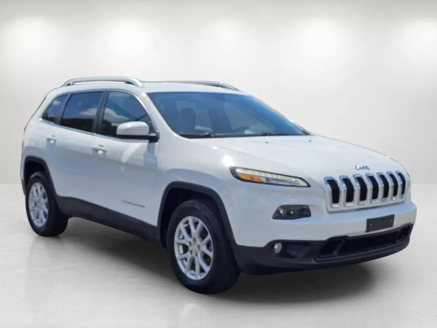 2016 /Black Jeep Cherokee Latitude (1C4PJMCB6GW) with an Other engine, located at 5115 14th Ave., Columbus, GA, 31904, (706) 323-0345, 32.511494, -84.971046 - **Adventure Awaits with This 2016 Jeep Cherokee Latitude Perfect for Your Next Journey!**<br /> <br /> Are you ready to elevate your driving experience and embrace the open road? This 2016 Jeep Cherokee Latitude, available at Gils Auto in Phenix City, AL, is designed for those who crave adventure a - Photo#2