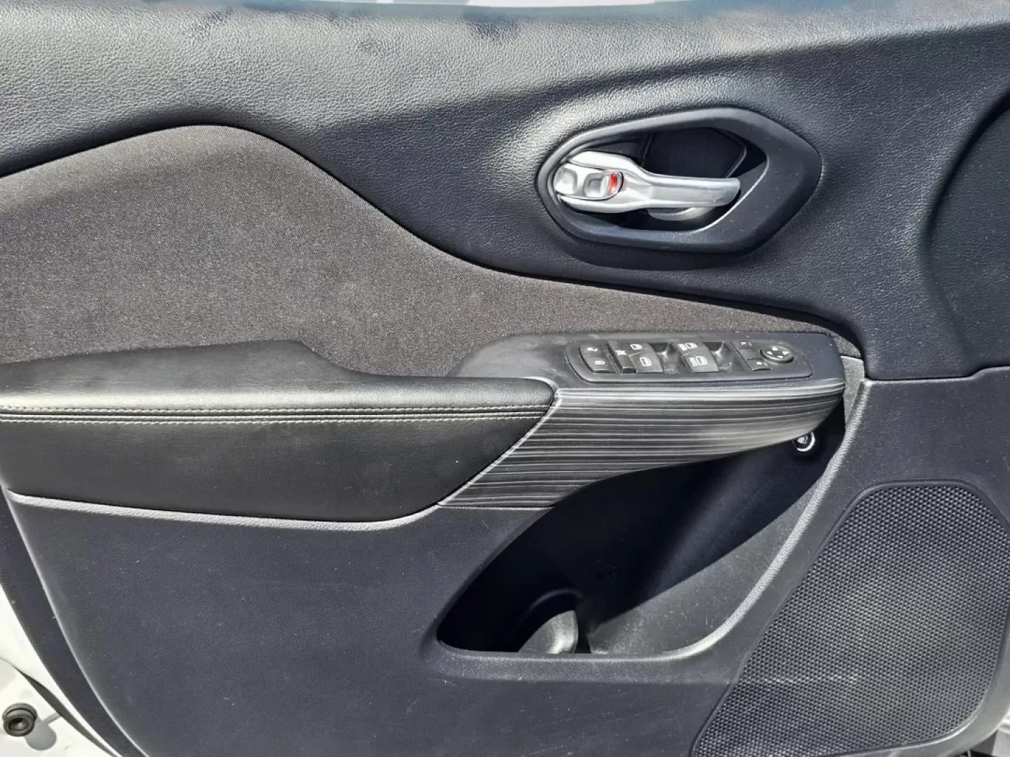 2016 /Black Jeep Cherokee Latitude (1C4PJMCB6GW) with an Other engine, located at 5115 14th Ave., Columbus, GA, 31904, (706) 323-0345, 32.511494, -84.971046 - **Adventure Awaits with This 2016 Jeep Cherokee Latitude Perfect for Your Next Journey!**<br /> <br /> Are you ready to elevate your driving experience and embrace the open road? This 2016 Jeep Cherokee Latitude, available at Gils Auto in Phenix City, AL, is designed for those who crave adventure a - Photo#8