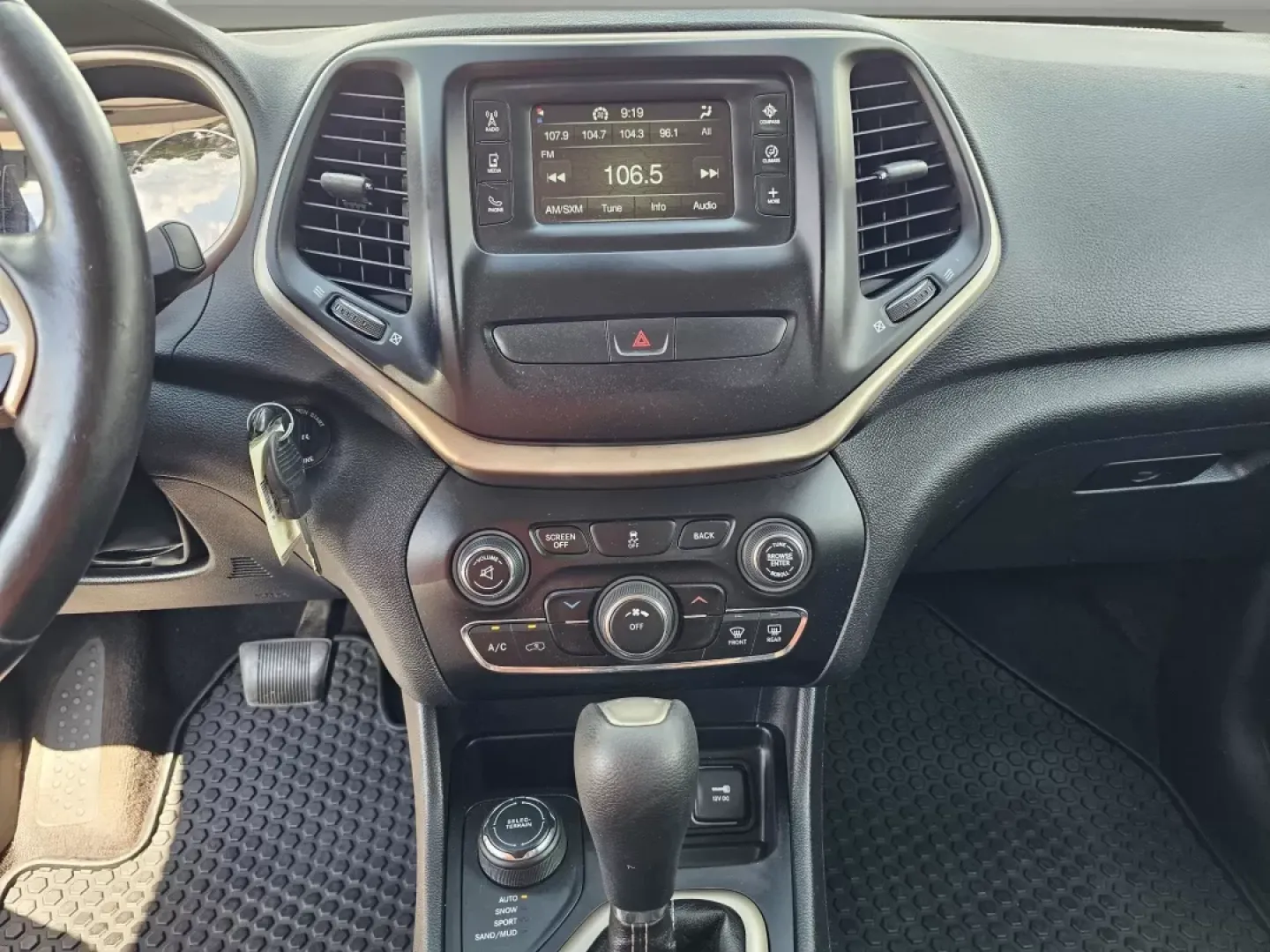 2016 /Black Jeep Cherokee Latitude (1C4PJMCB6GW) with an Other engine, located at 5115 14th Ave., Columbus, GA, 31904, (706) 323-0345, 32.511494, -84.971046 - **Adventure Awaits with This 2016 Jeep Cherokee Latitude Perfect for Your Next Journey!**<br /> <br /> Are you ready to elevate your driving experience and embrace the open road? This 2016 Jeep Cherokee Latitude, available at Gils Auto in Phenix City, AL, is designed for those who crave adventure a - Photo#11