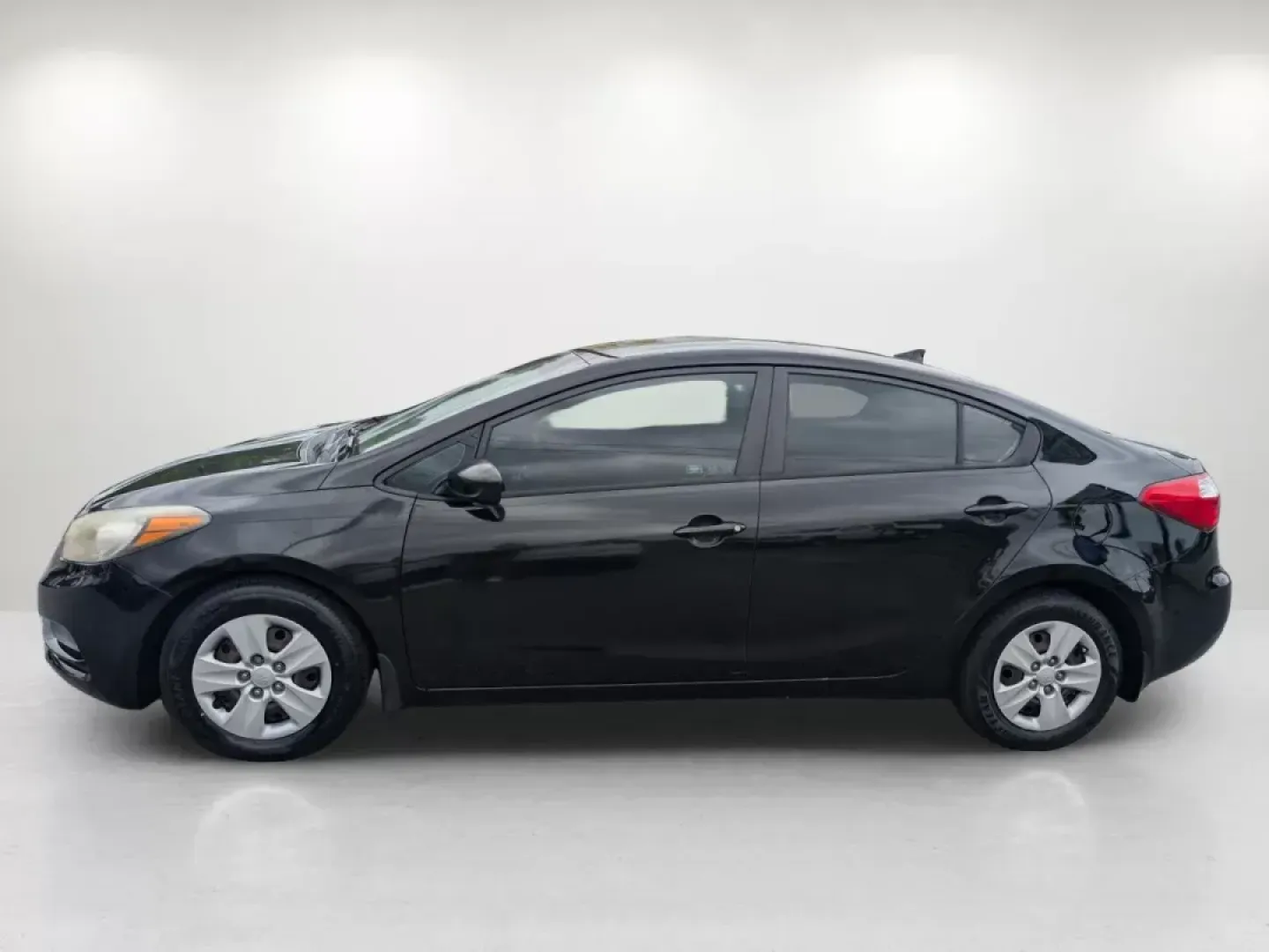 2016 /Black Kia Forte LX (KNAFK4A6XG5) with an Regular Unleaded I-4 1.8 L/110 engine, 6-Speed Automatic w/OD transmission, located at 804 22nd Ave, Phenix City, AL, 36870, (334) 297-1860, 32.484749, -85.024475 - 2016 Kia Forte LX - Photo#7