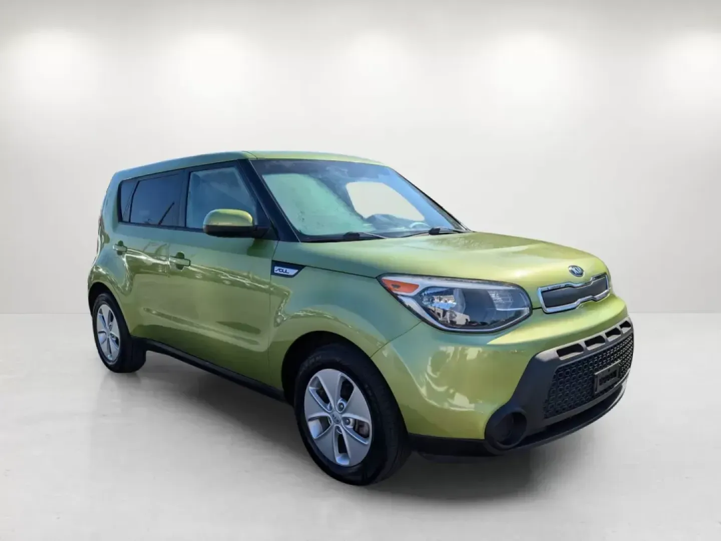 2016 /Black Kia Soul Base (KNDJN2A2XG7) with an Regular Unleaded I-4 1.6 L/97 engine, 6-Speed Automatic w/OD transmission, located at 7000 Northlake Connector, Columbus, GA, 31904, (706) 987-8085, 32.524975, -84.978134 - **Discover the Perfect Blend of Style and Functionality with the 2016 Kia Soul at Gils Auto - Columbus #2!**<br /> <br /> Are you in search of a versatile vehicle that can adapt to your lifestyle, whether it's for daily commutes, family outings, or weekend adventures? Look no further! The 2016 Kia S - Photo#5