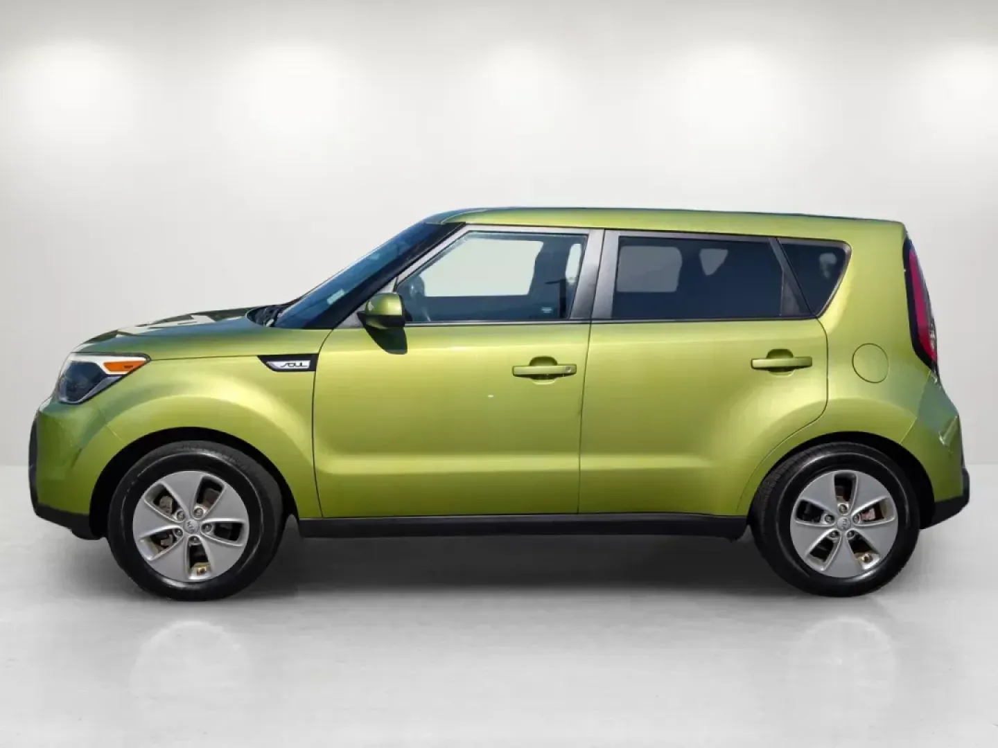 2016 /Black Kia Soul Base (KNDJN2A2XG7) with an Regular Unleaded I-4 1.6 L/97 engine, 6-Speed Automatic w/OD transmission, located at 7000 Northlake Connector, Columbus, GA, 31904, (706) 987-8085, 32.524975, -84.978134 - **Discover the Perfect Blend of Style and Functionality with the 2016 Kia Soul at Gils Auto - Columbus #2!**<br /> <br /> Are you in search of a versatile vehicle that can adapt to your lifestyle, whether it's for daily commutes, family outings, or weekend adventures? Look no further! The 2016 Kia S - Photo#10