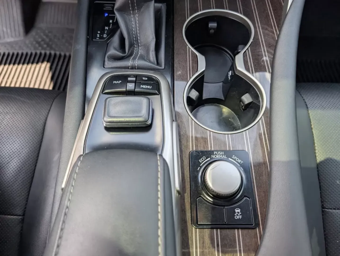 2016 Lexus RX 350 (2T2ZZMCAXGC) with an Other engine, located at 7000 Northlake Connector, Columbus, GA, 31904, (706) 987-8085, 32.524975, -84.978134 - Experience the ultimate in luxury and versatility with the 2016 Lexus RX 350, available now at Gils Auto in Phenix City, AL. This stunning SUV is not just a vehicle-it's a lifestyle upgrade, perfect for families on the go, daily commuters seeking comfort, or adventurous spirits ready to hit the open - Photo#13