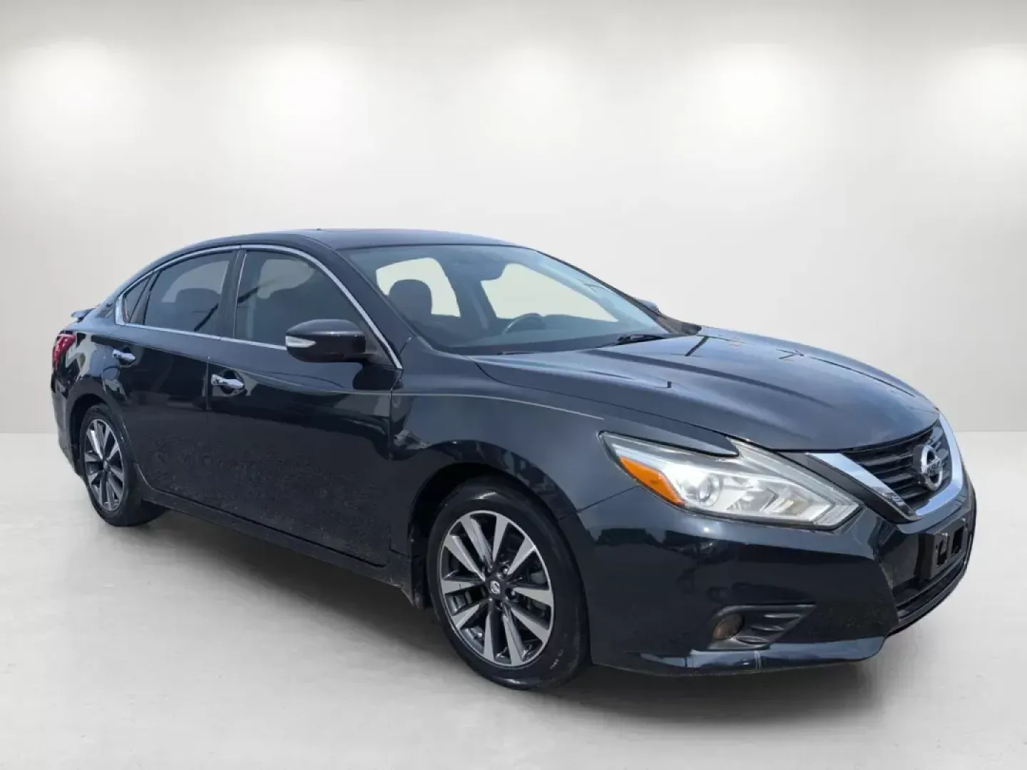 2016 /Charcoal Nissan Altima 2.5 SL (1N4AL3AP4GC) with an Regular Unleaded I-4 2.5 L/152 engine, 1-Speed CVT w/OD transmission, located at 7000 Northlake Connector, Columbus, GA, 31904, (706) 987-8085, 32.524975, -84.978134 - 2016 Nissan Altima 2.5 SL - Photo#2