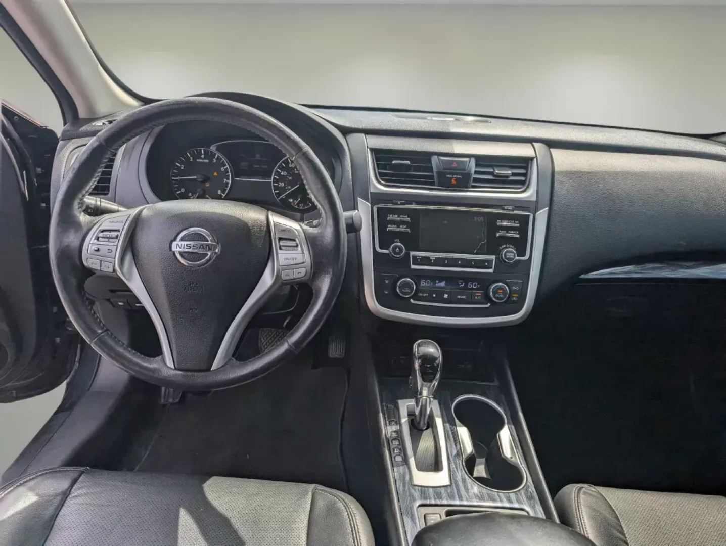 2016 /Charcoal Nissan Altima 2.5 SL (1N4AL3AP4GC) with an Regular Unleaded I-4 2.5 L/152 engine, 1-Speed CVT w/OD transmission, located at 7000 Northlake Connector, Columbus, GA, 31904, (706) 987-8085, 32.524975, -84.978134 - 2016 Nissan Altima 2.5 SL - Photo#11