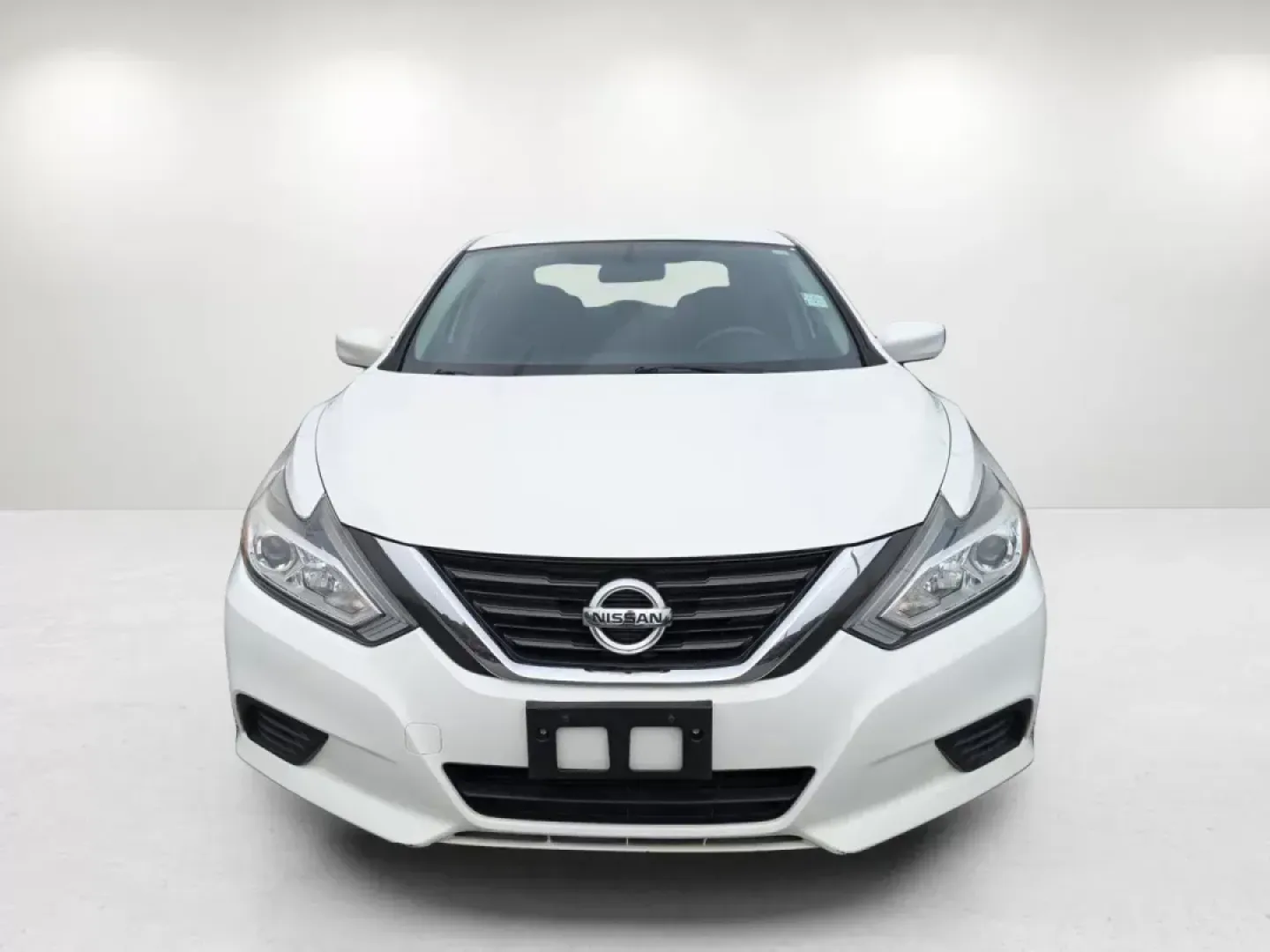 2016 Nissan Altima 2.5 (1N4AL3AP8GN) with an Regular Unleaded I-4 2.5 L/152 engine, 1-Speed CVT w/OD transmission, located at 3959 U.S. 80 W, Phenix City, AL, 36870, (334) 297-4885, 32.469296, -85.135185 - 2016 Nissan Altima 2.5 - Photo#1