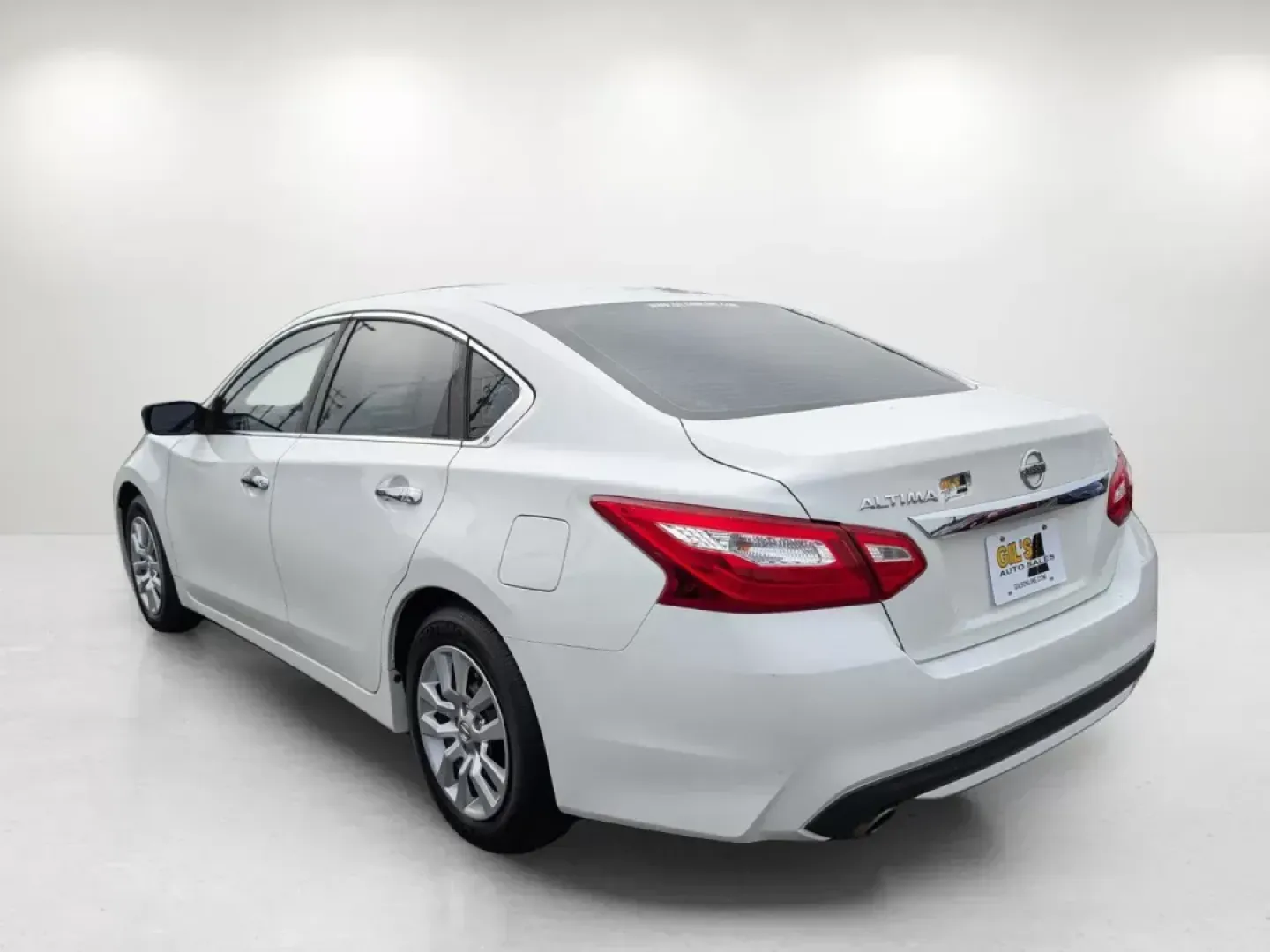2016 Nissan Altima 2.5 (1N4AL3AP8GN) with an Regular Unleaded I-4 2.5 L/152 engine, 1-Speed CVT w/OD transmission, located at 3959 U.S. 80 W, Phenix City, AL, 36870, (334) 297-4885, 32.469296, -85.135185 - 2016 Nissan Altima 2.5 - Photo#6