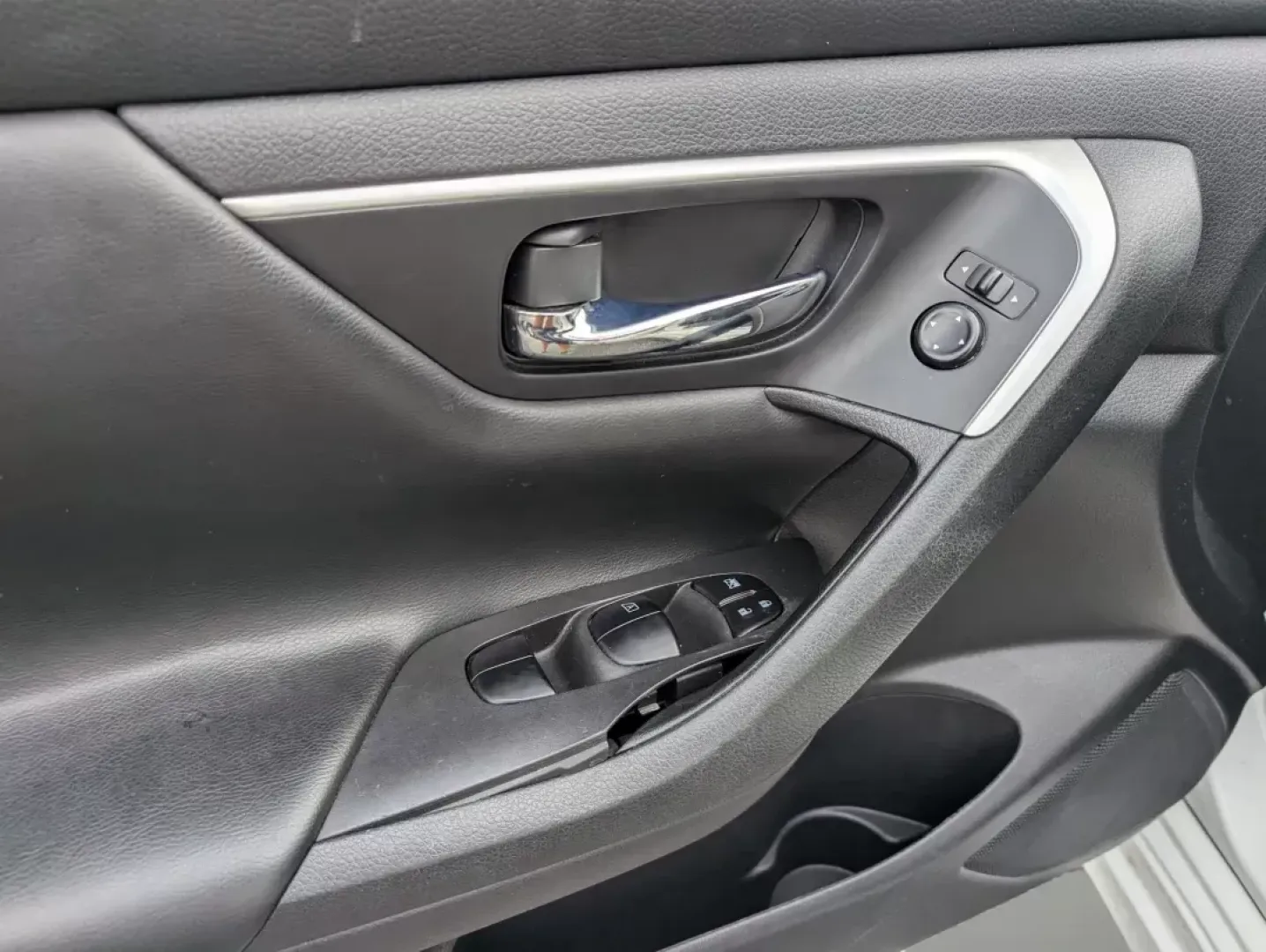 2016 Nissan Altima 2.5 (1N4AL3AP8GN) with an Regular Unleaded I-4 2.5 L/152 engine, 1-Speed CVT w/OD transmission, located at 3959 U.S. 80 W, Phenix City, AL, 36870, (334) 297-4885, 32.469296, -85.135185 - 2016 Nissan Altima 2.5 - Photo#8