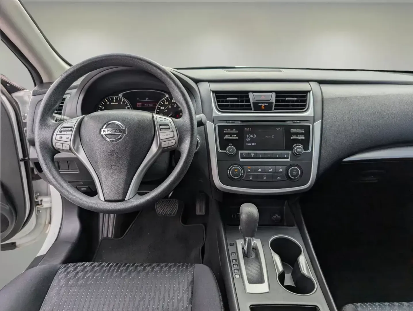 2016 Nissan Altima 2.5 (1N4AL3AP8GN) with an Regular Unleaded I-4 2.5 L/152 engine, 1-Speed CVT w/OD transmission, located at 3959 U.S. 80 W, Phenix City, AL, 36870, (334) 297-4885, 32.469296, -85.135185 - 2016 Nissan Altima 2.5 - Photo#11