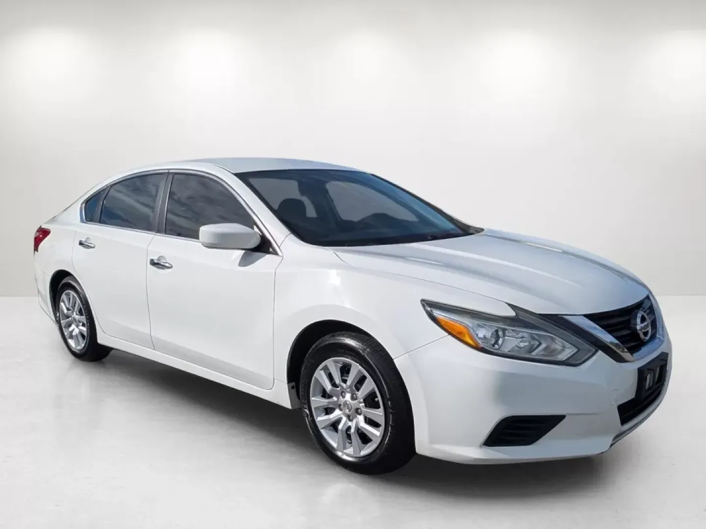 2016 Nissan Altima 2.5 (1N4AL3AP8GN) with an Other engine, located at 804 22nd Ave, Phenix City, AL, 36870, (334) 297-1860, 32.484749, -85.024475 - **Drive Your Life Forward with This 2016 Nissan Altima at Gils Auto - Phenix City #2!**<br /> <br /> Are you seeking a reliable vehicle that fits seamlessly into your daily routine? Look no further than this 2016 Nissan Altima 2.5, available at Gils Auto - Phenix City #2, located in the heart of Phe - Photo#3
