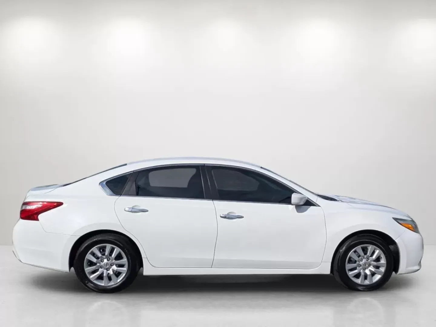 2016 Nissan Altima 2.5 (1N4AL3AP8GN) with an Other engine, located at 804 22nd Ave, Phenix City, AL, 36870, (334) 297-1860, 32.484749, -85.024475 - **Drive Your Life Forward with This 2016 Nissan Altima at Gils Auto - Phenix City #2!**<br /> <br /> Are you seeking a reliable vehicle that fits seamlessly into your daily routine? Look no further than this 2016 Nissan Altima 2.5, available at Gils Auto - Phenix City #2, located in the heart of Phe - Photo#4
