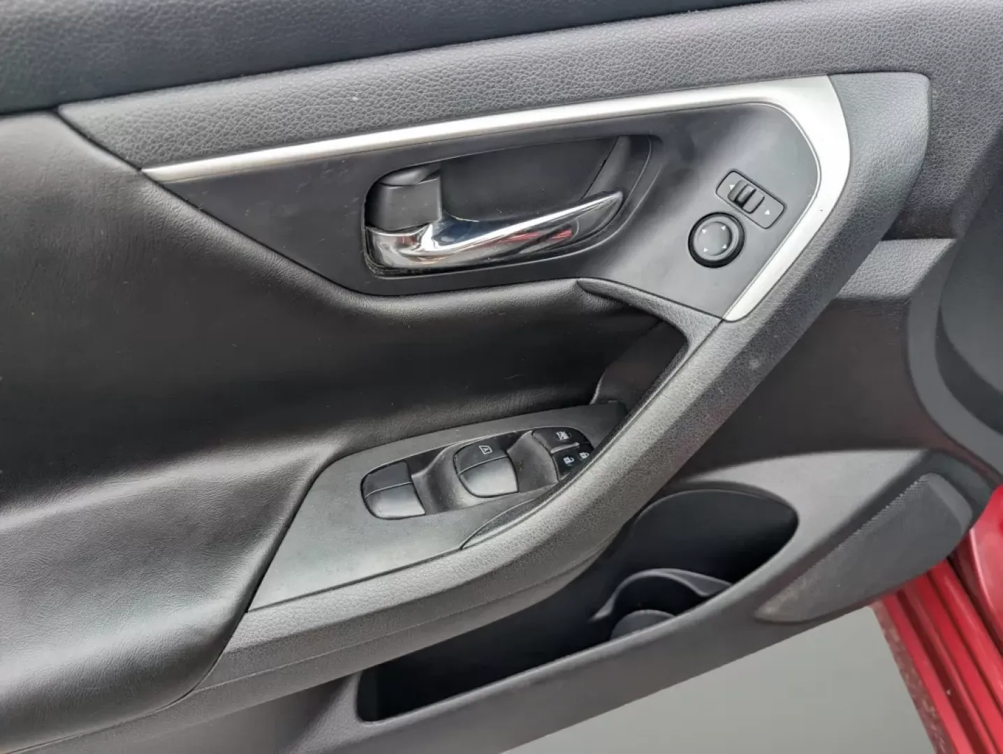 2016 /Charcoal Nissan Altima 2.5 S (1N4AL3AP2GN) with an Other engine, located at 5115 14th Ave., Columbus, GA, 31904, (706) 323-0345, 32.511494, -84.971046 - **Drive Your Dreams with the 2016 Nissan Altima 2.5 S at Gils Auto Perfect for Your Everyday Adventures!**<br /> <br /> Are you in search of a reliable sedan that's perfect for your daily commute or weekend escapades? Look no further than this stunning 2016 Nissan Altima 2.5 S, available now at Gil - Photo#8