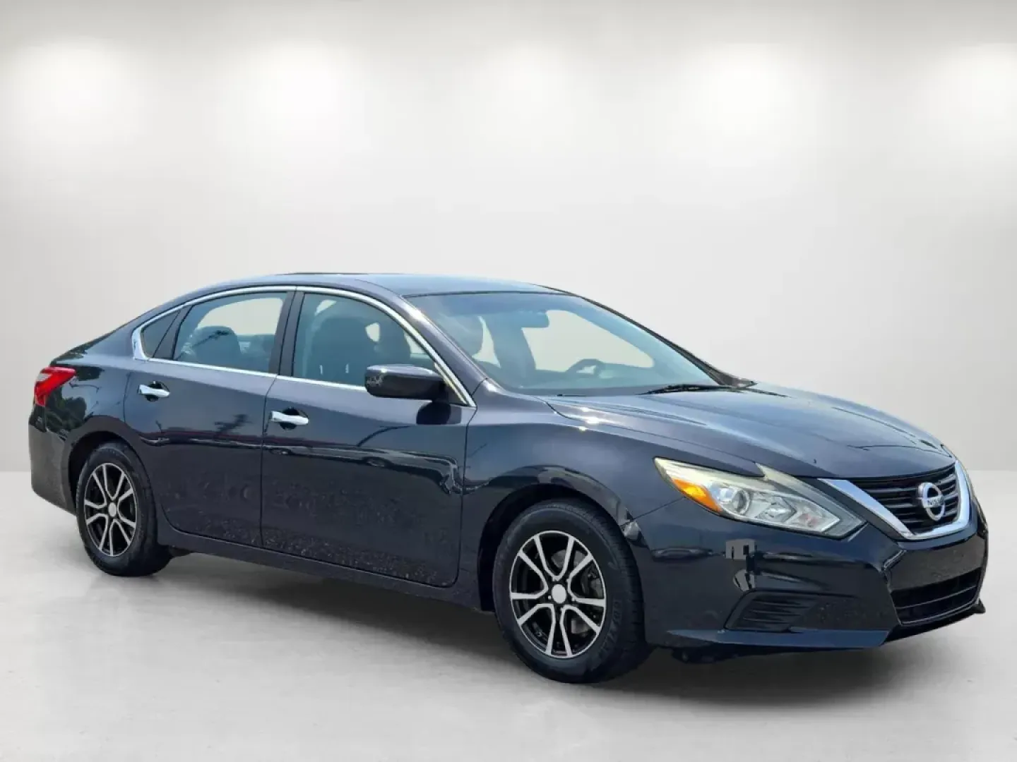2016 Nissan Altima 2.5 (1N4AL3AP5GN) with an Other engine, located at 5115 14th Ave., Columbus, GA, 31904, (706) 323-0345, 32.511494, -84.971046 - **Your Ideal Commuter Car Awaits: 2016 Nissan Altima 2.5 at Gils Auto - Columbus**<br /> <br /> Are you seeking a reliable and stylish sedan that won't break the bank? Look no further! The 2016 Nissan Altima 2.5 is the perfect vehicle for budget-conscious buyers and families alike. With its comforta - Photo#2