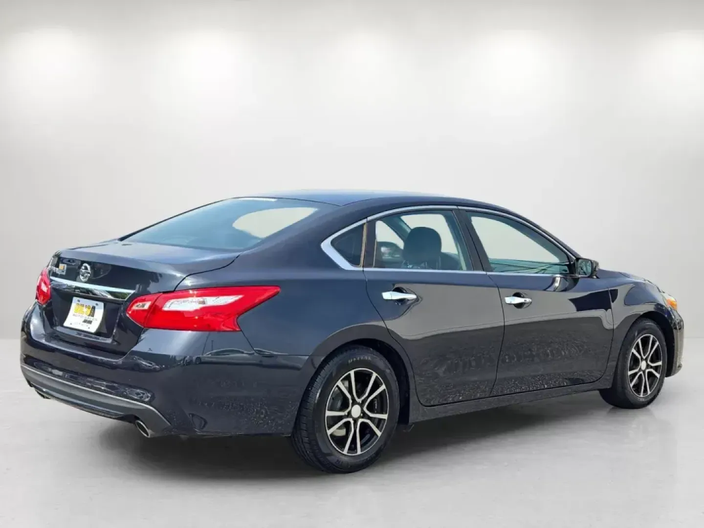 2016 Nissan Altima 2.5 (1N4AL3AP5GN) with an Other engine, located at 5115 14th Ave., Columbus, GA, 31904, (706) 323-0345, 32.511494, -84.971046 - **Your Ideal Commuter Car Awaits: 2016 Nissan Altima 2.5 at Gils Auto - Columbus**<br /> <br /> Are you seeking a reliable and stylish sedan that won't break the bank? Look no further! The 2016 Nissan Altima 2.5 is the perfect vehicle for budget-conscious buyers and families alike. With its comforta - Photo#4