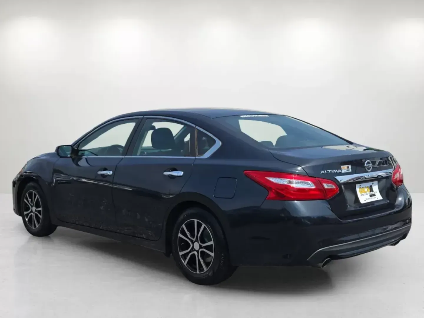2016 Nissan Altima 2.5 (1N4AL3AP5GN) with an Other engine, located at 5115 14th Ave., Columbus, GA, 31904, (706) 323-0345, 32.511494, -84.971046 - **Your Ideal Commuter Car Awaits: 2016 Nissan Altima 2.5 at Gils Auto - Columbus**<br /> <br /> Are you seeking a reliable and stylish sedan that won't break the bank? Look no further! The 2016 Nissan Altima 2.5 is the perfect vehicle for budget-conscious buyers and families alike. With its comforta - Photo#6