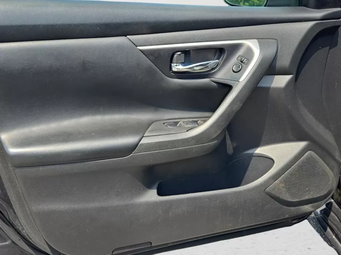 2016 Nissan Altima 2.5 (1N4AL3AP5GN) with an Other engine, located at 5115 14th Ave., Columbus, GA, 31904, (706) 323-0345, 32.511494, -84.971046 - **Your Ideal Commuter Car Awaits: 2016 Nissan Altima 2.5 at Gils Auto - Columbus**<br /> <br /> Are you seeking a reliable and stylish sedan that won't break the bank? Look no further! The 2016 Nissan Altima 2.5 is the perfect vehicle for budget-conscious buyers and families alike. With its comforta - Photo#9