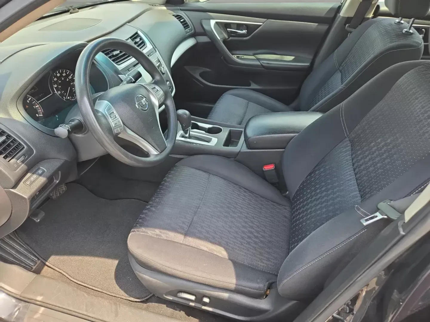 2016 Nissan Altima 2.5 (1N4AL3AP5GN) with an Other engine, located at 5115 14th Ave., Columbus, GA, 31904, (706) 323-0345, 32.511494, -84.971046 - **Your Ideal Commuter Car Awaits: 2016 Nissan Altima 2.5 at Gils Auto - Columbus**<br /> <br /> Are you seeking a reliable and stylish sedan that won't break the bank? Look no further! The 2016 Nissan Altima 2.5 is the perfect vehicle for budget-conscious buyers and families alike. With its comforta - Photo#11