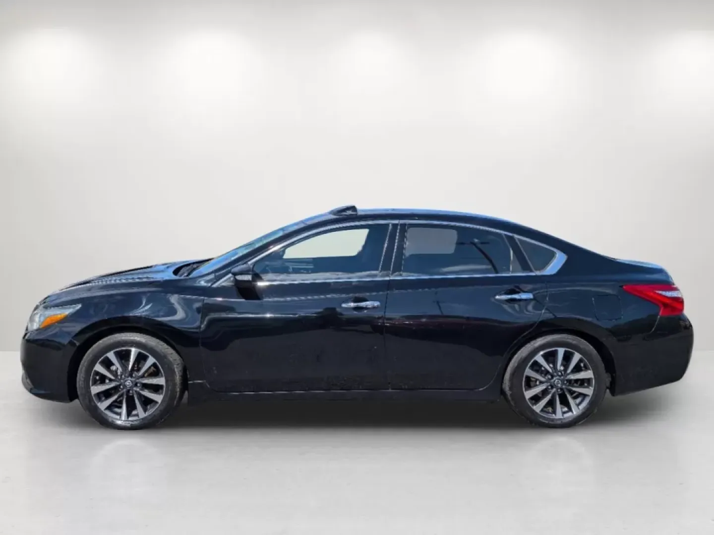 2016 /Charcoal Nissan Altima 2.5 SL (1N4AL3AP3GC) with an Other engine, located at 7000 Northlake Connector, Columbus, GA, 31904, (706) 987-8085, 32.524975, -84.978134 - **Experience Unmatched Comfort and Style with the 2016 Nissan Altima 2.5 SL!** <br /> <br /> Looking for a vehicle that seamlessly fits into your busy lifestyle? Whether you're commuting to work, shuttling the kids around, or taking weekend road trips, the 2016 Nissan Altima 2.5 SL is the perfect ch - Photo#7