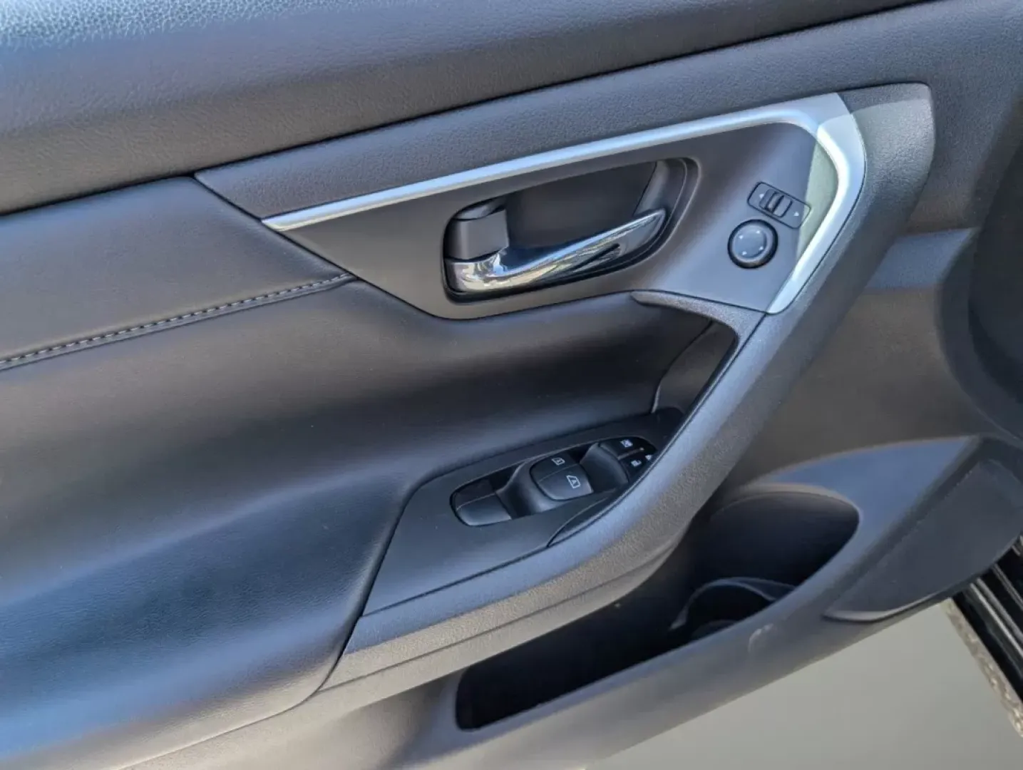 2016 /Charcoal Nissan Altima 2.5 SL (1N4AL3AP3GC) with an Other engine, located at 7000 Northlake Connector, Columbus, GA, 31904, (706) 987-8085, 32.524975, -84.978134 - **Experience Unmatched Comfort and Style with the 2016 Nissan Altima 2.5 SL!** <br /> <br /> Looking for a vehicle that seamlessly fits into your busy lifestyle? Whether you're commuting to work, shuttling the kids around, or taking weekend road trips, the 2016 Nissan Altima 2.5 SL is the perfect ch - Photo#8