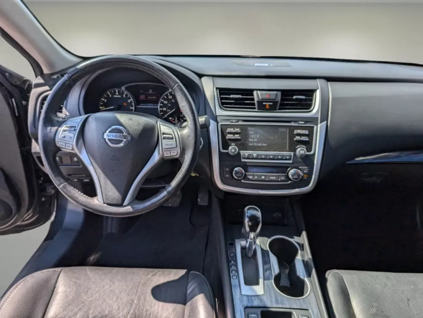 2016 /Charcoal Nissan Altima 2.5 SL (1N4AL3AP3GC) with an Other engine, located at 7000 Northlake Connector, Columbus, GA, 31904, (706) 987-8085, 32.524975, -84.978134 - **Experience Unmatched Comfort and Style with the 2016 Nissan Altima 2.5 SL!** <br /> <br /> Looking for a vehicle that seamlessly fits into your busy lifestyle? Whether you're commuting to work, shuttling the kids around, or taking weekend road trips, the 2016 Nissan Altima 2.5 SL is the perfect ch - Photo#11