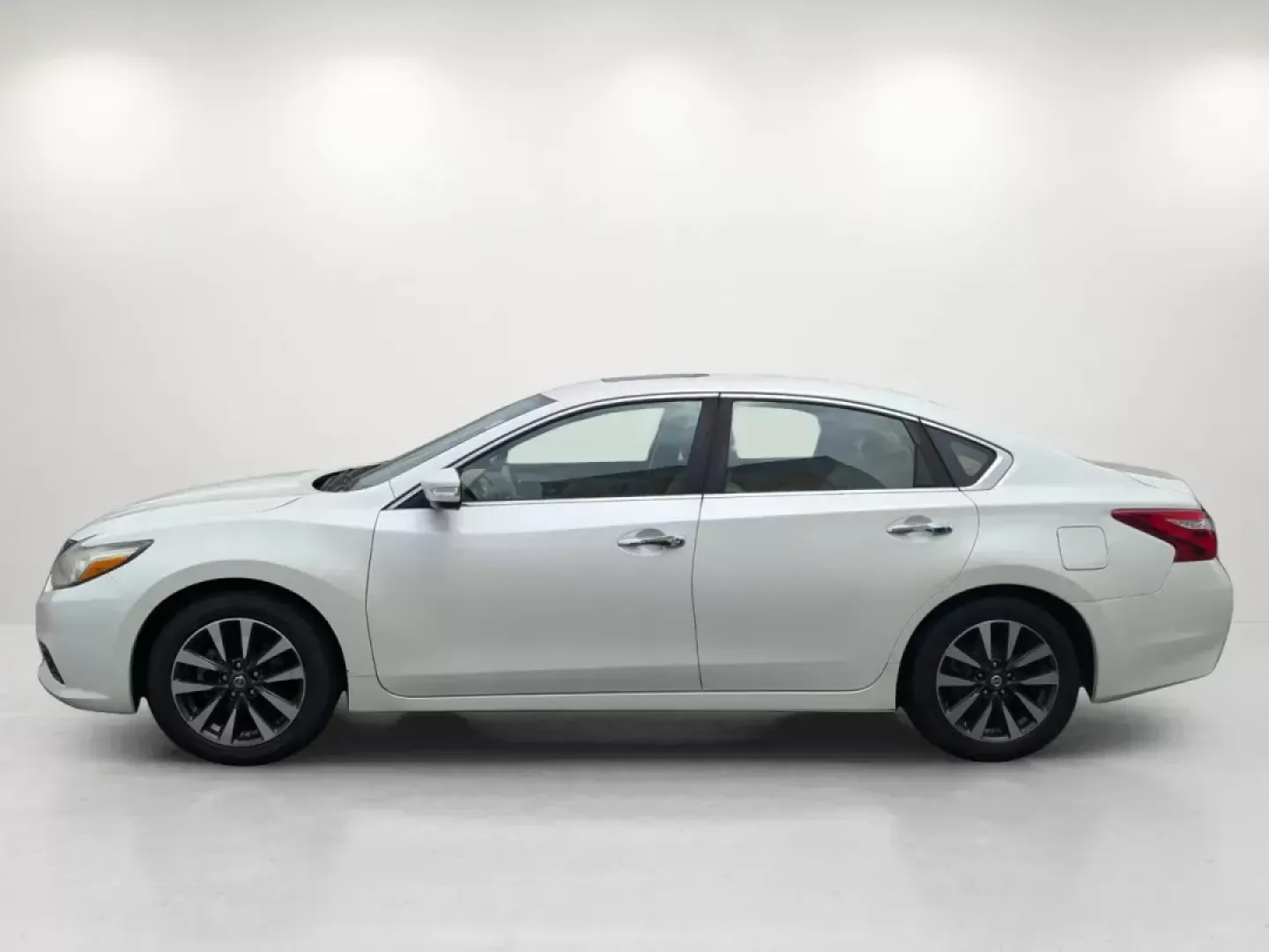 2016 /Beige Nissan Altima 2.5 SL (1N4AL3APXGC) with an Regular Unleaded I-4 2.5 L/152 engine, 1-Speed CVT w/OD transmission, located at 7000 Northlake Connector, Columbus, GA, 31904, (706) 987-8085, 32.524975, -84.978134 - 2016 Nissan Altima 2.5 SL - Photo#7