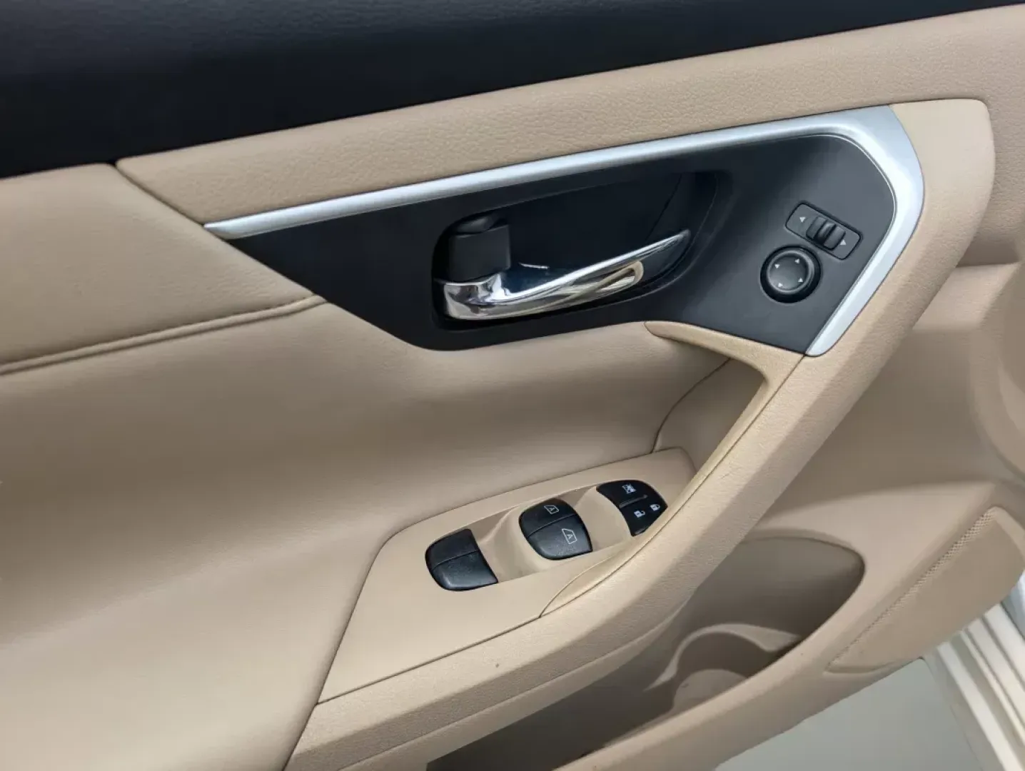 2016 /Beige Nissan Altima 2.5 SL (1N4AL3APXGC) with an Regular Unleaded I-4 2.5 L/152 engine, 1-Speed CVT w/OD transmission, located at 7000 Northlake Connector, Columbus, GA, 31904, (706) 987-8085, 32.524975, -84.978134 - 2016 Nissan Altima 2.5 SL - Photo#8