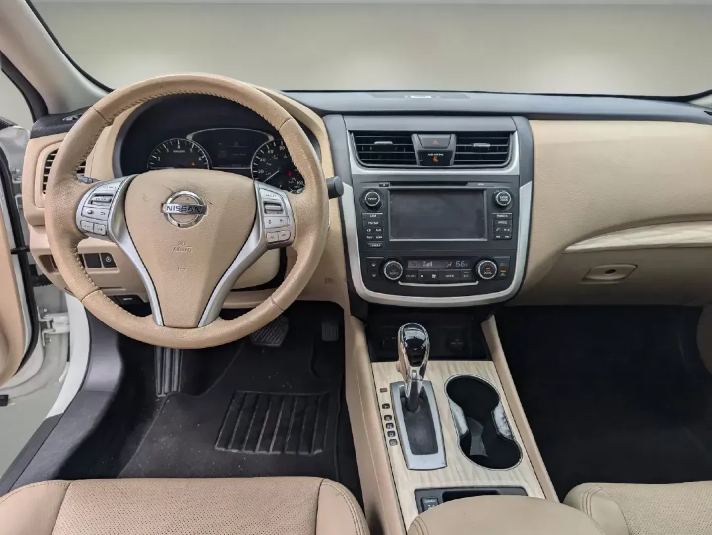 2016 /Beige Nissan Altima 2.5 SL (1N4AL3APXGC) with an Regular Unleaded I-4 2.5 L/152 engine, 1-Speed CVT w/OD transmission, located at 7000 Northlake Connector, Columbus, GA, 31904, (706) 987-8085, 32.524975, -84.978134 - 2016 Nissan Altima 2.5 SL - Photo#11