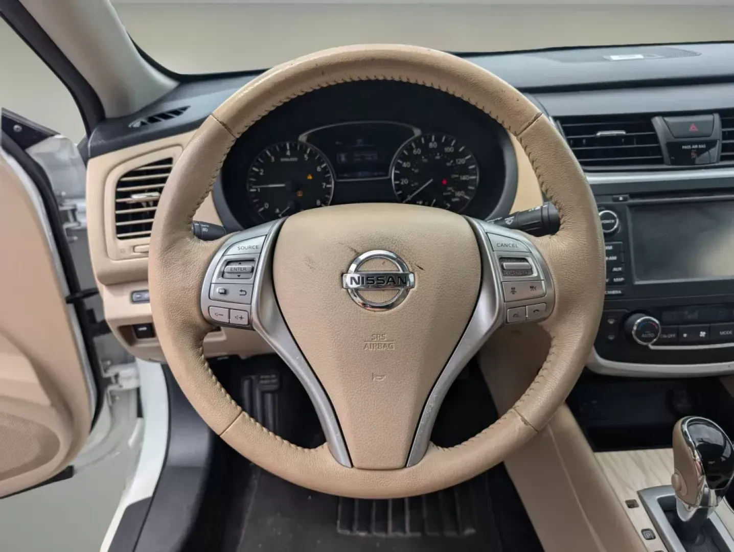 2016 /Beige Nissan Altima 2.5 SL (1N4AL3APXGC) with an Regular Unleaded I-4 2.5 L/152 engine, 1-Speed CVT w/OD transmission, located at 7000 Northlake Connector, Columbus, GA, 31904, (706) 987-8085, 32.524975, -84.978134 - 2016 Nissan Altima 2.5 SL - Photo#14