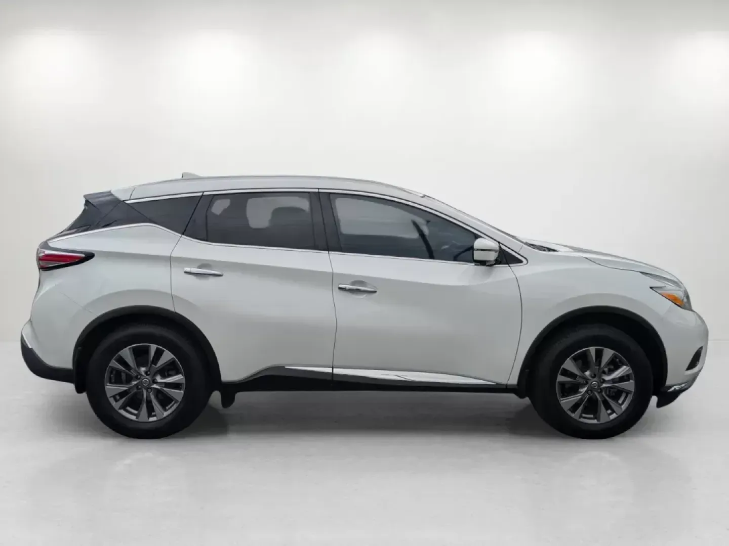 2016 /Black Nissan Murano SL (5N1AZ2MG7GN) with an Regular Unleaded V-6 3.5 L/213 engine, 1-Speed CVT w/OD transmission, located at 7000 Northlake Connector, Columbus, GA, 31904, (706) 987-8085, 32.524975, -84.978134 - 2016 Nissan Murano SL - Photo#5