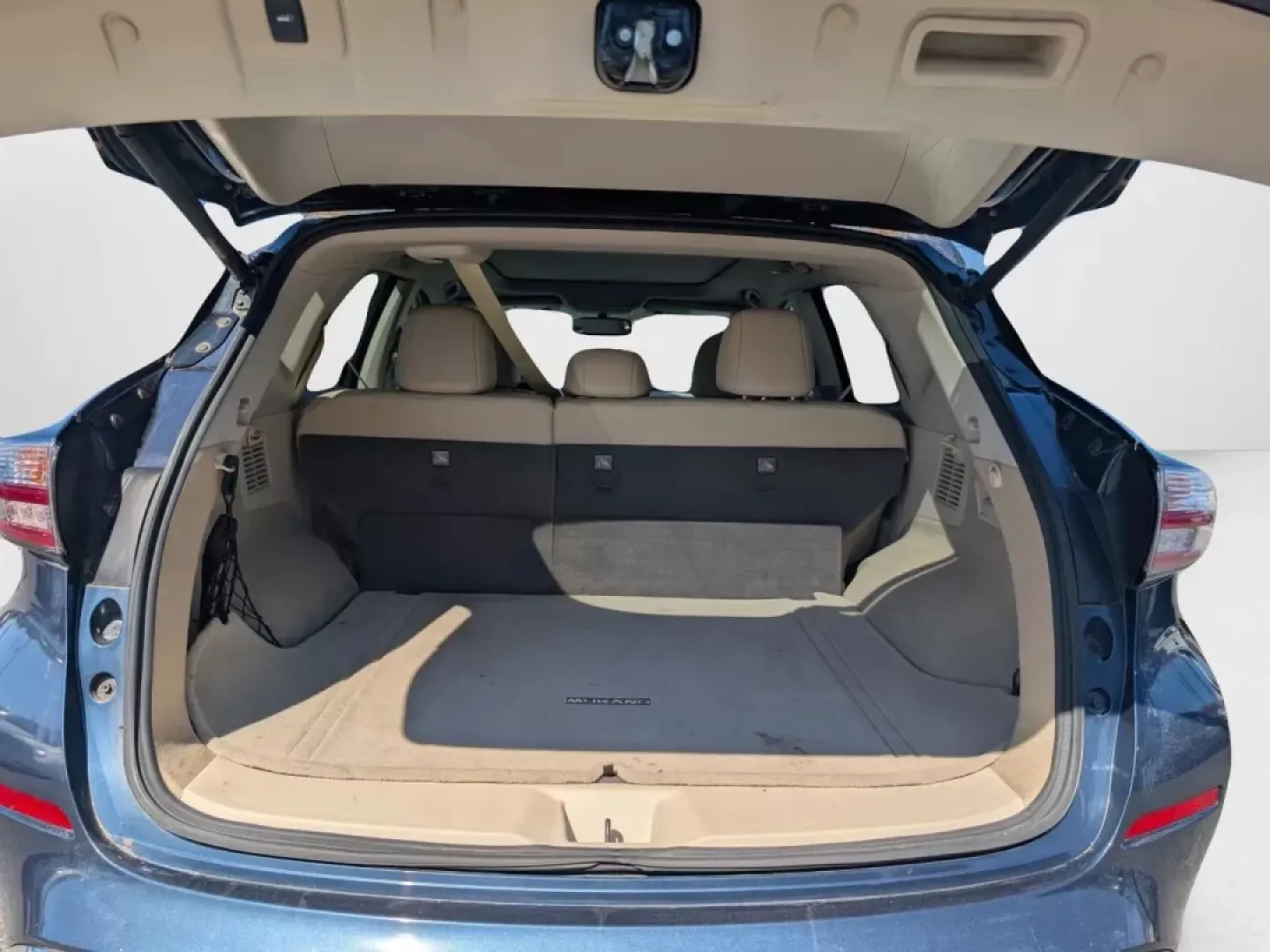 2016 /Beige Nissan Murano Platinum (5N1AZ2MG4GN) with an Other engine, located at 5115 14th Ave., Columbus, GA, 31904, (706) 323-0345, 32.511494, -84.971046 - Elevate your driving experience with the 2016 Nissan Murano Platinum, now available at Gils Auto in Phenix City, AL. Imagine cruising down the scenic U.S. 80 W, your family comfortably settled in the spacious interior of this stylish SUV, complete with luxurious beige leather-appointed seats and a p - Photo#9