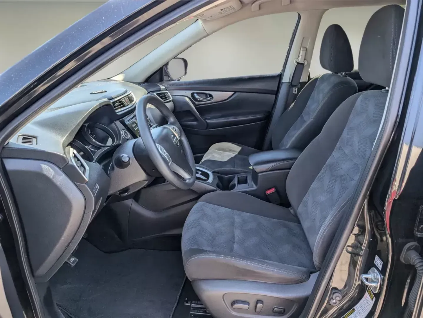 2016 /Charcoal Nissan Rogue SV (KNMAT2MT6GP) with an Regular Unleaded I-4 2.5 L/152 engine, 1-Speed CVT w/OD transmission, located at 521 Old Farm Lane Rd, Prattville, AL, 36066, (334) 325-1505, 32.482460, -86.416367 - 2016 Nissan Rogue SV - Photo#9