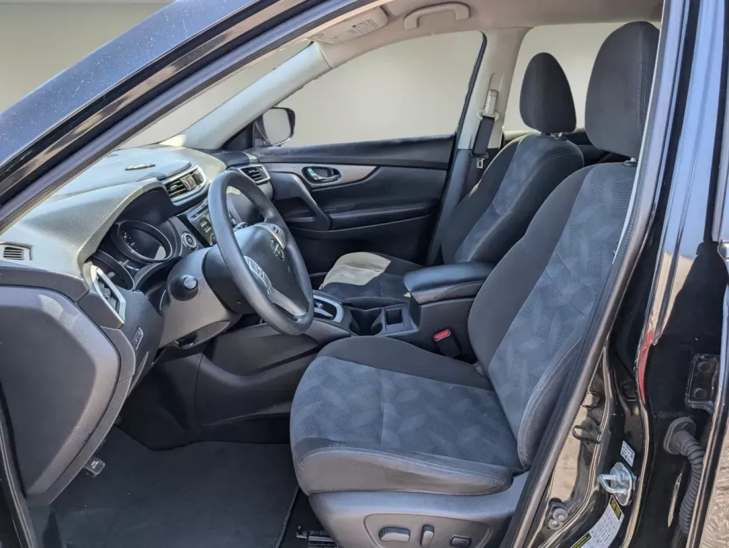2016 /Charcoal Nissan Rogue SV (KNMAT2MT6GP) with an Regular Unleaded I-4 2.5 L/152 engine, 1-Speed CVT w/OD transmission, located at 521 Old Farm Lane Rd, Prattville, AL, 36066, (334) 325-1505, 32.482460, -86.416367 - 2016 Nissan Rogue SV - Photo#10