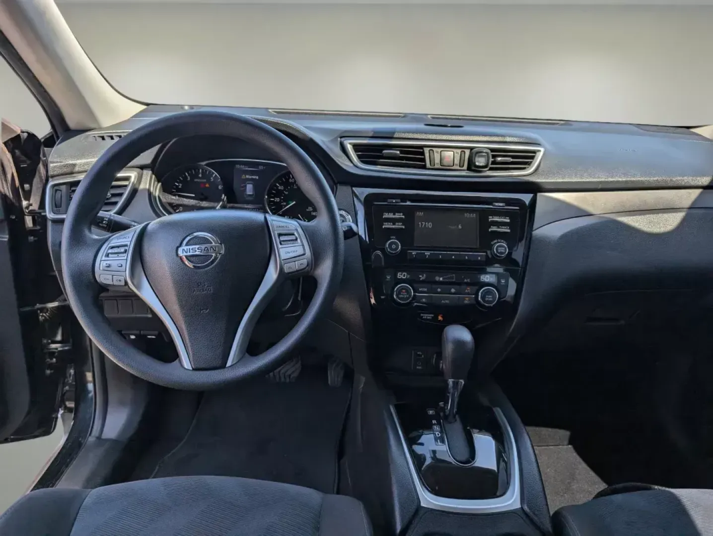 2016 /Charcoal Nissan Rogue SV (KNMAT2MT6GP) with an Regular Unleaded I-4 2.5 L/152 engine, 1-Speed CVT w/OD transmission, located at 521 Old Farm Lane Rd, Prattville, AL, 36066, (334) 325-1505, 32.482460, -86.416367 - 2016 Nissan Rogue SV - Photo#12