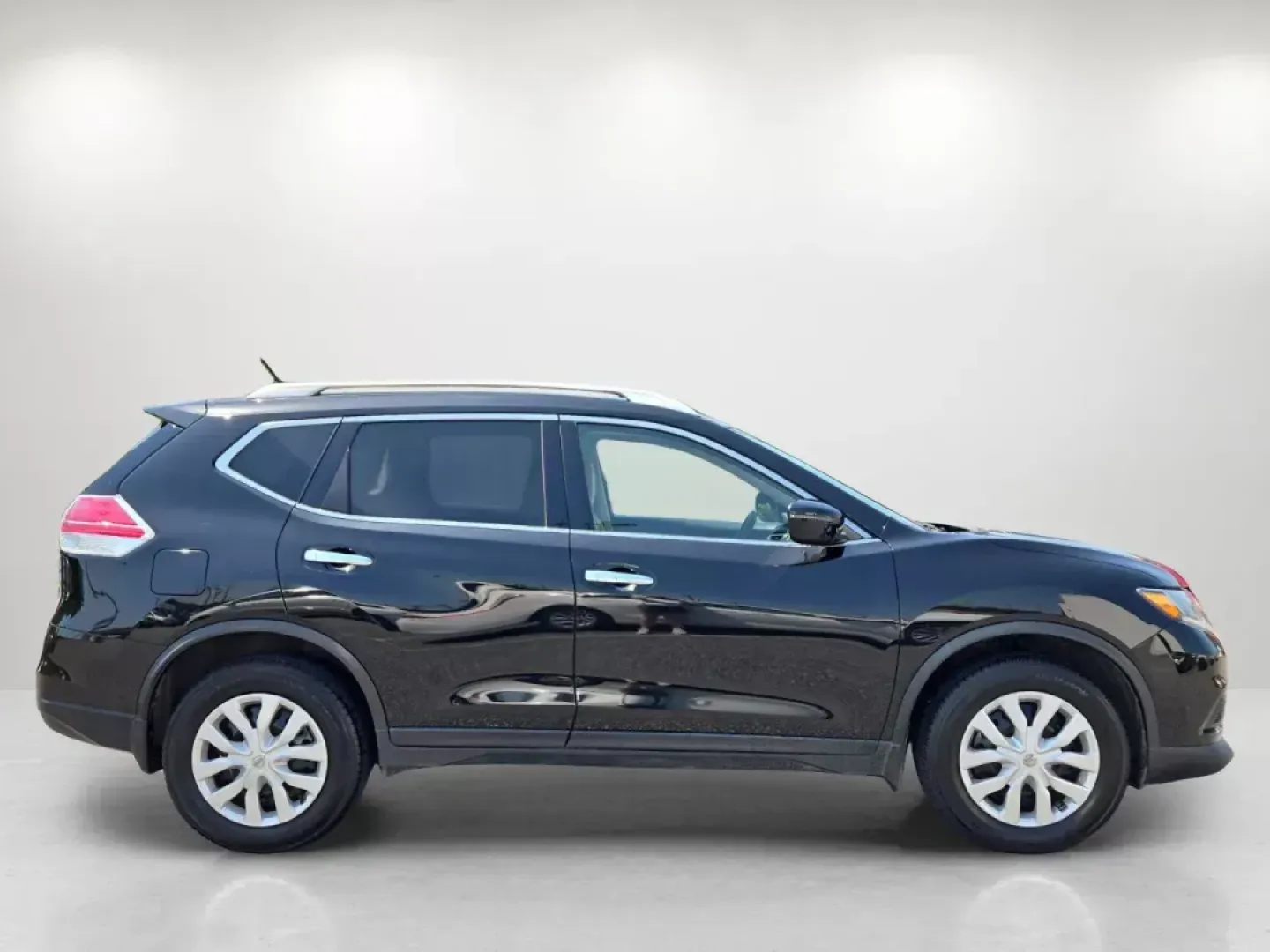 2016 /Almond Nissan Rogue S (JN8AT2MT6GW) with an Other engine, located at 5115 14th Ave., Columbus, GA, 31904, (706) 323-0345, 32.511494, -84.971046 - **Experience Adventure and Comfort with the 2016 Nissan Rogue at Gils Auto - Columbus!**<br /> <br /> Are you on the hunt for an SUV that combines spaciousness, technology, and reliability for your family's next adventure? Look no further than the 2016 Nissan Rogue, available now at Gils Auto, locat - Photo#3