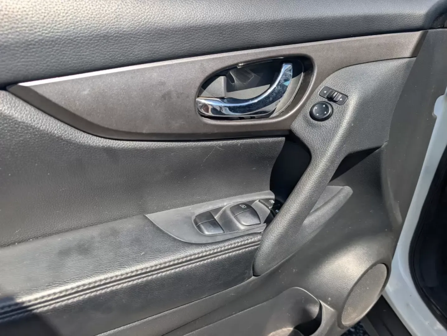 2016 Nissan Rogue S (5N1AT2MT6GC) with an Other engine, located at 521 Old Farm Lane Rd, Prattville, AL, 36066, (334) 325-1505, 32.482460, -86.416367 - **Discover Your Next Adventure with the 2016 Nissan Rogue at Gils Auto!**<br /> <br /> Are you a growing family looking for the perfect SUV to accommodate your active lifestyle? Or perhaps you're a commuter who values comfort and reliability on long drives? Look no further than this 2016 Nissan Rogu - Photo#8