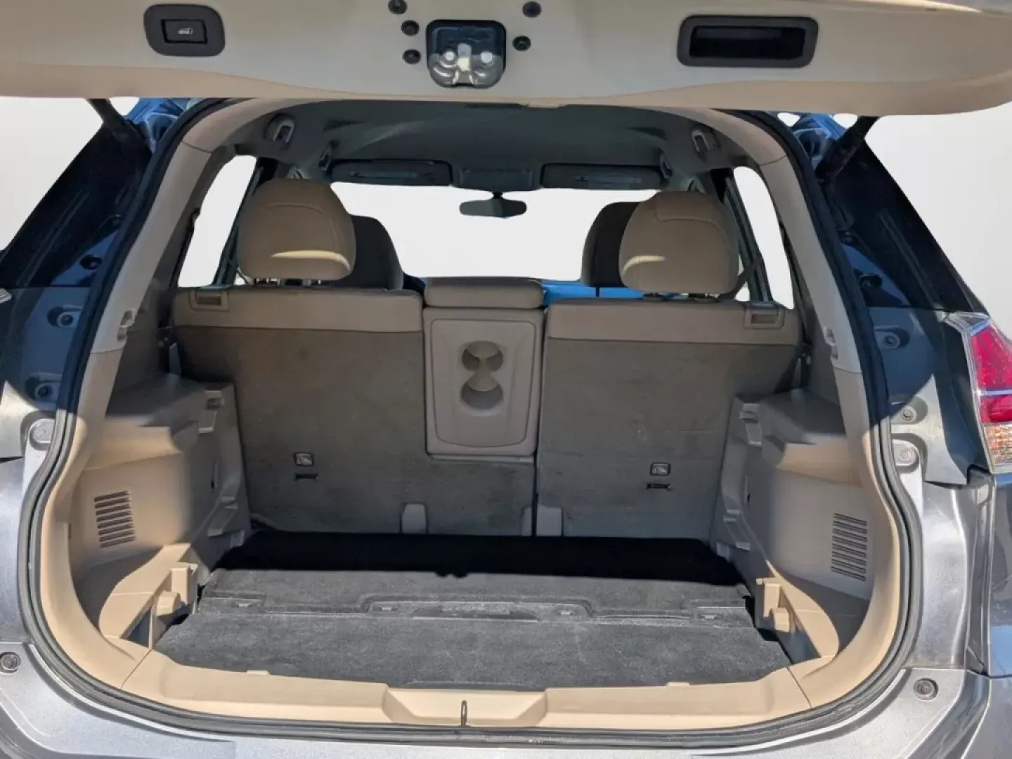 2016 /Almond Nissan Rogue SV (KNMAT2MV8GP) with an Other engine, located at 3959 U.S. 80 W, Phenix City, AL, 36870, (334) 297-4885, 32.469296, -85.135185 - **Elevate Your Adventures with the 2016 Nissan Rogue SV AWD Perfect for Your Lifestyle!**<br /> <br /> Are you looking for the ideal vehicle that combines space, safety, and style? Look no further than this stunning 2016 Nissan Rogue SV AWD, now available at Gils Auto, your premier Buy Here Pay Her - Photo#7