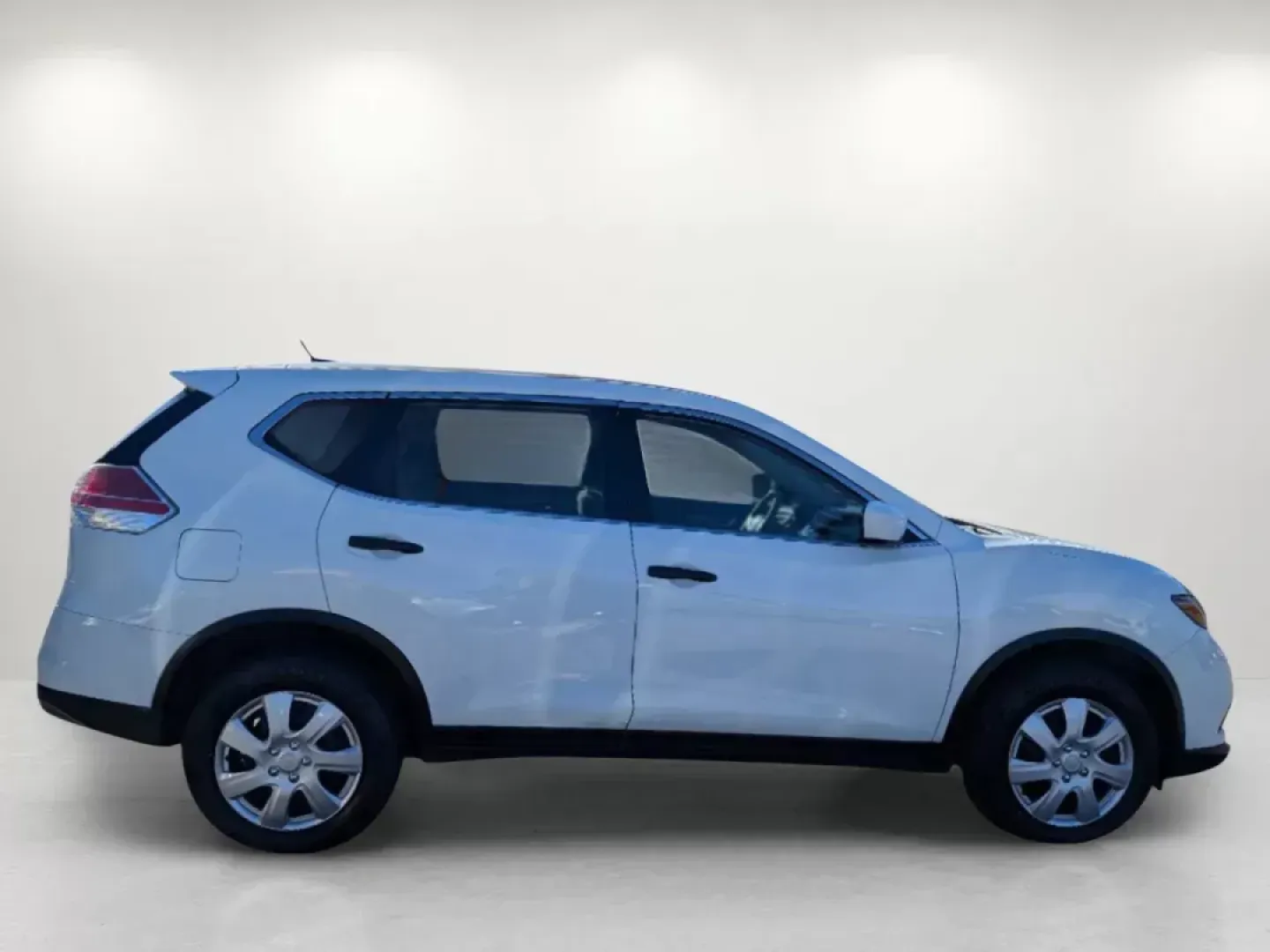 2016 Nissan Rogue SV (5N1AT2MV4GC) with an Other engine, located at 5115 14th Ave., Columbus, GA, 31904, (706) 323-0345, 32.511494, -84.971046 - **Adventure Awaits with the 2016 Nissan Rogue SV AWD Your Next Family SUV!**<br /> <br /> Are you in search of the perfect vehicle that balances everyday practicality with a touch of adventure? Look no further than the 2016 Nissan Rogue SV AWD, now available at Gils Auto in Columbus, GA. This versa - Photo#4