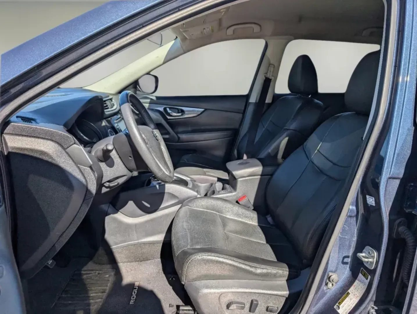 2016 /Charcoal Nissan Rogue SL (KNMAT2MT2GP) with an Other engine, located at 521 Old Farm Lane Rd, Prattville, AL, 36066, (334) 325-1505, 32.482460, -86.416367 - **Adventure Awaits with the 2016 Nissan Rogue SL at Gils Auto Your Buy Here Pay Here Destination in Phenix City, AL!**<br /> <br /> Are you ready to embark on your next family adventure or simply navigate your daily commute with comfort and style? Look no further than this stunning 2016 Nissan Rogu - Photo#9