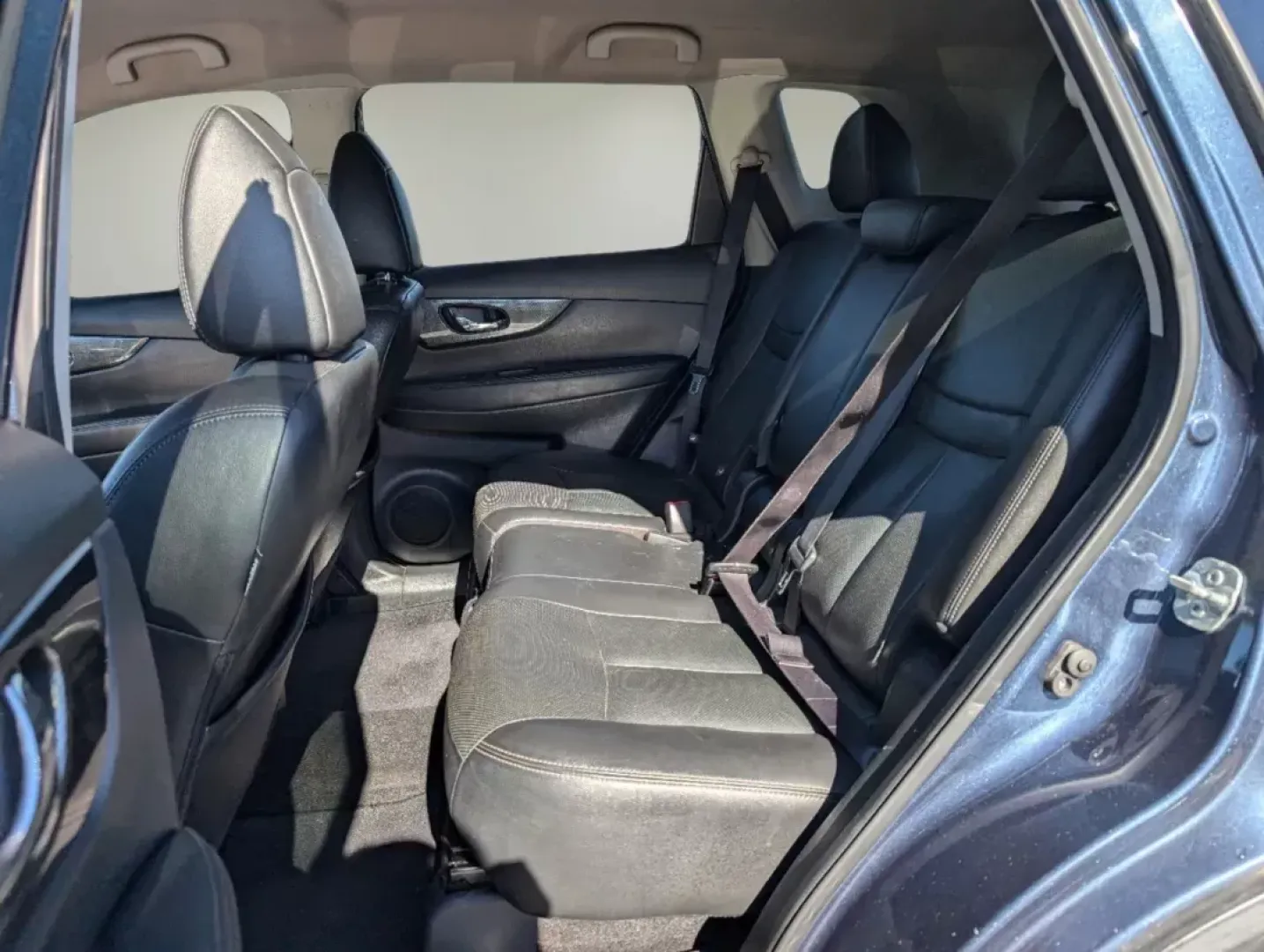 2016 /Charcoal Nissan Rogue SL (KNMAT2MT2GP) with an Other engine, located at 521 Old Farm Lane Rd, Prattville, AL, 36066, (334) 325-1505, 32.482460, -86.416367 - **Adventure Awaits with the 2016 Nissan Rogue SL at Gils Auto Your Buy Here Pay Here Destination in Phenix City, AL!**<br /> <br /> Are you ready to embark on your next family adventure or simply navigate your daily commute with comfort and style? Look no further than this stunning 2016 Nissan Rogu - Photo#10