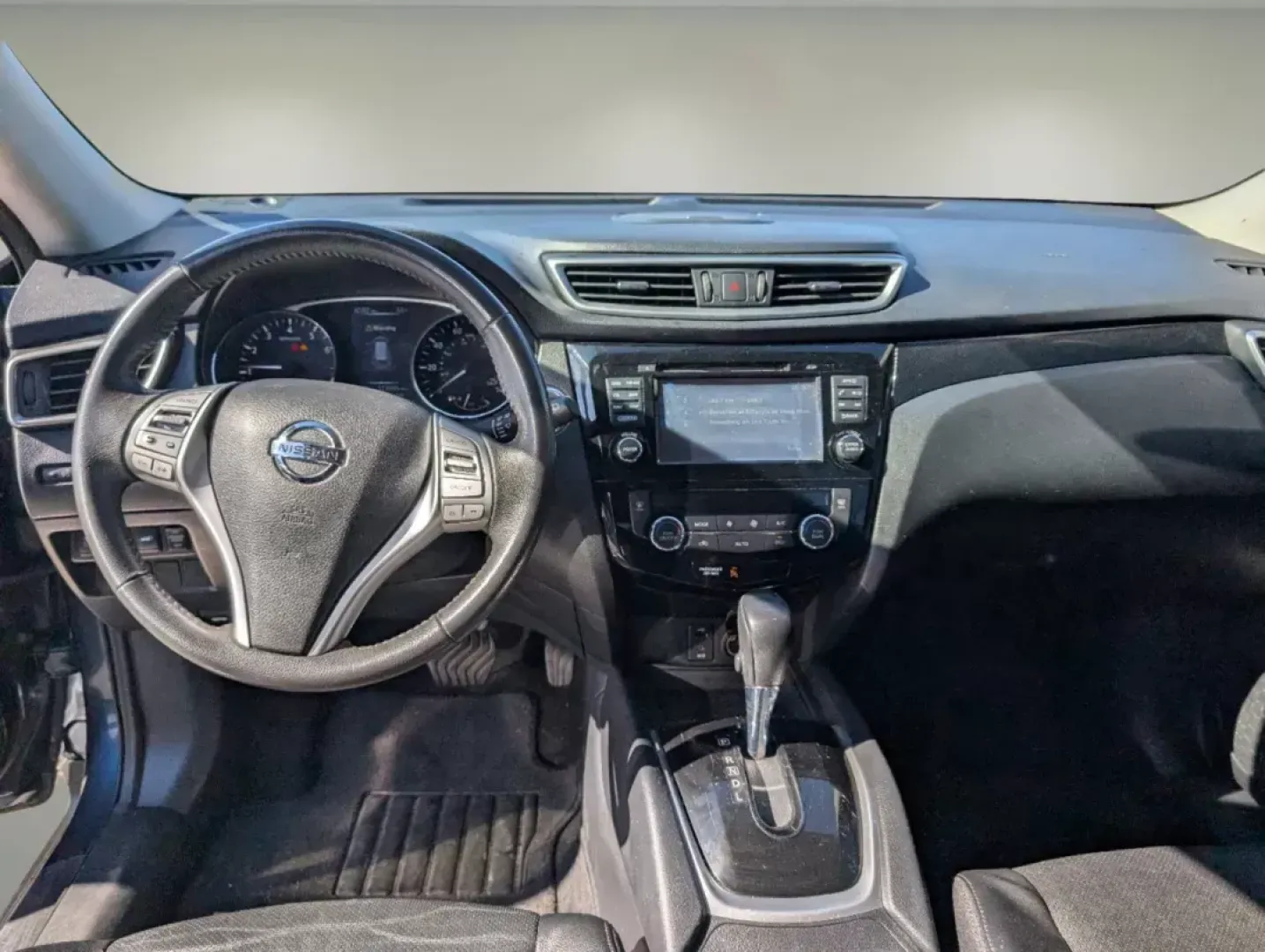 2016 /Charcoal Nissan Rogue SL (KNMAT2MT2GP) with an Other engine, located at 521 Old Farm Lane Rd, Prattville, AL, 36066, (334) 325-1505, 32.482460, -86.416367 - **Adventure Awaits with the 2016 Nissan Rogue SL at Gils Auto Your Buy Here Pay Here Destination in Phenix City, AL!**<br /> <br /> Are you ready to embark on your next family adventure or simply navigate your daily commute with comfort and style? Look no further than this stunning 2016 Nissan Rogu - Photo#11