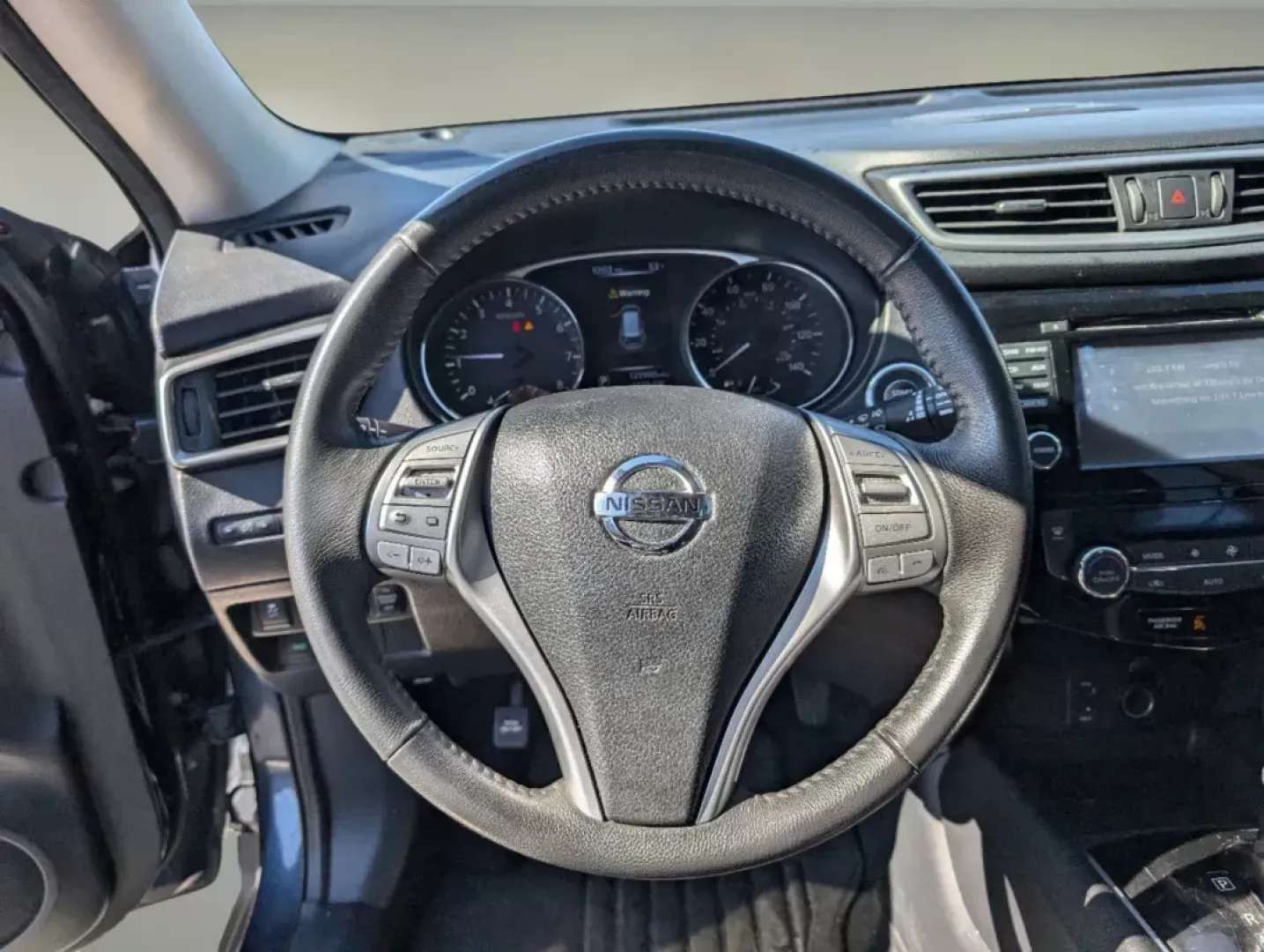 2016 /Charcoal Nissan Rogue SL (KNMAT2MT2GP) with an Other engine, located at 521 Old Farm Lane Rd, Prattville, AL, 36066, (334) 325-1505, 32.482460, -86.416367 - **Adventure Awaits with the 2016 Nissan Rogue SL at Gils Auto Your Buy Here Pay Here Destination in Phenix City, AL!**<br /> <br /> Are you ready to embark on your next family adventure or simply navigate your daily commute with comfort and style? Look no further than this stunning 2016 Nissan Rogu - Photo#14