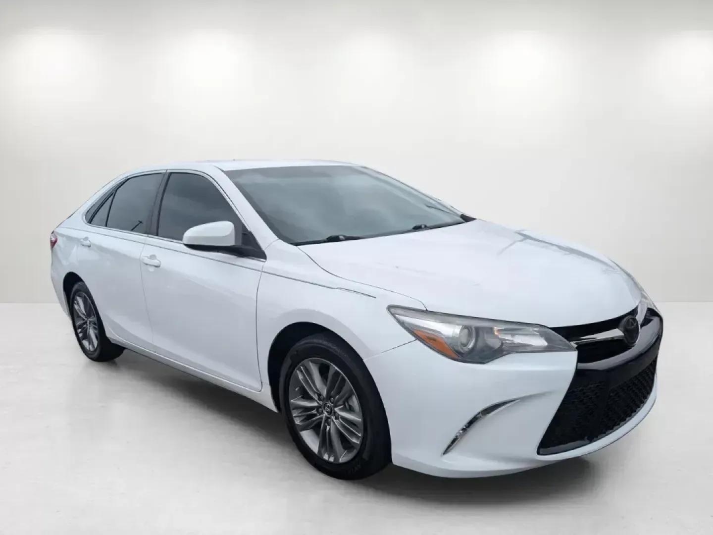 2016 Toyota Camry SE (4T1BF1FK5GU) with an Regular Unleaded I-4 2.5 L/152 engine, 6-Speed Automatic w/OD transmission, located at 521 Old Farm Lane Rd, Prattville, AL, 36066, (334) 325-1505, 32.482460, -86.416367 - 2016 Toyota Camry SE - Photo#2
