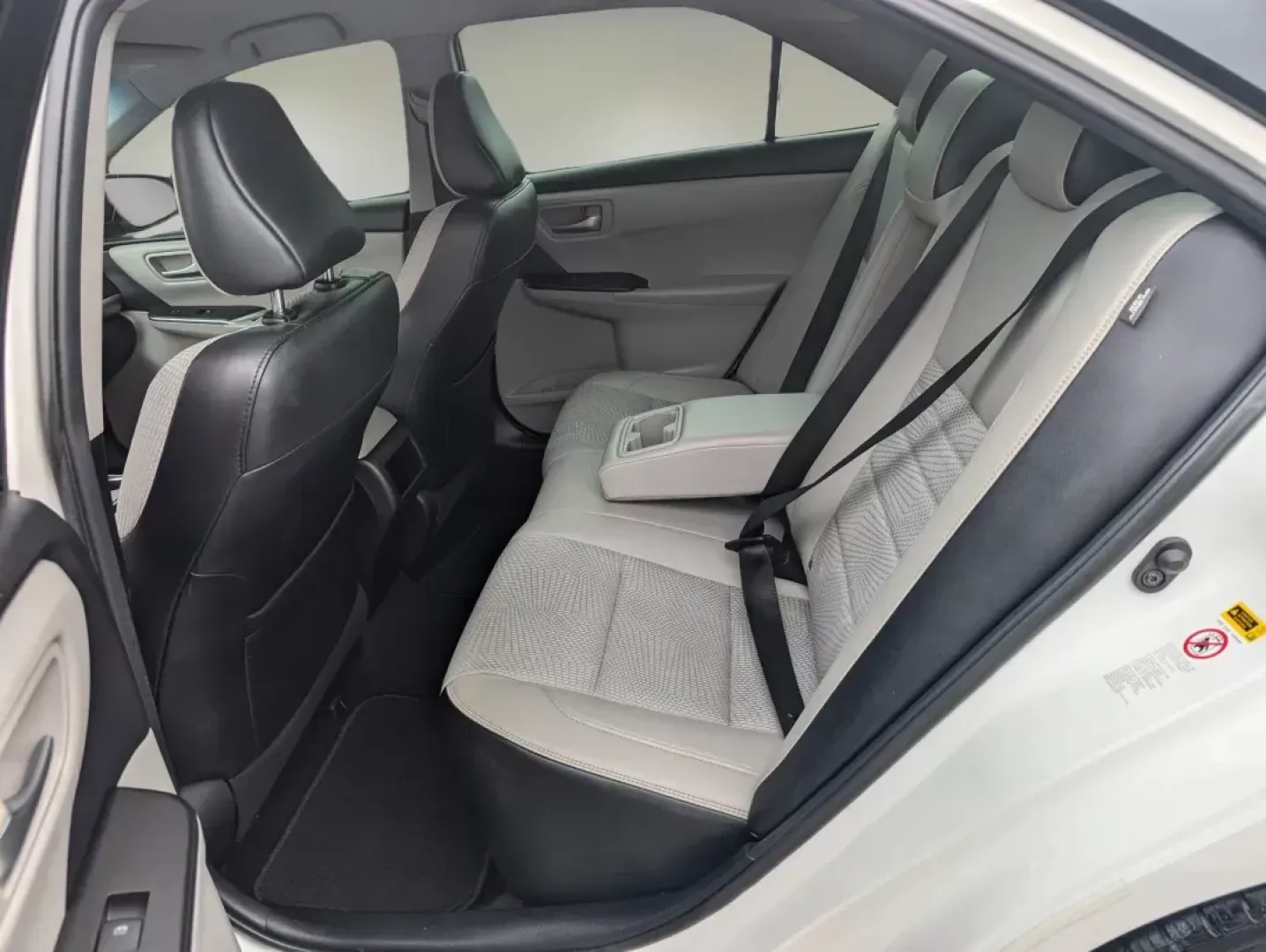 2016 Toyota Camry SE (4T1BF1FK5GU) with an Regular Unleaded I-4 2.5 L/152 engine, 6-Speed Automatic w/OD transmission, located at 521 Old Farm Lane Rd, Prattville, AL, 36066, (334) 325-1505, 32.482460, -86.416367 - 2016 Toyota Camry SE - Photo#10