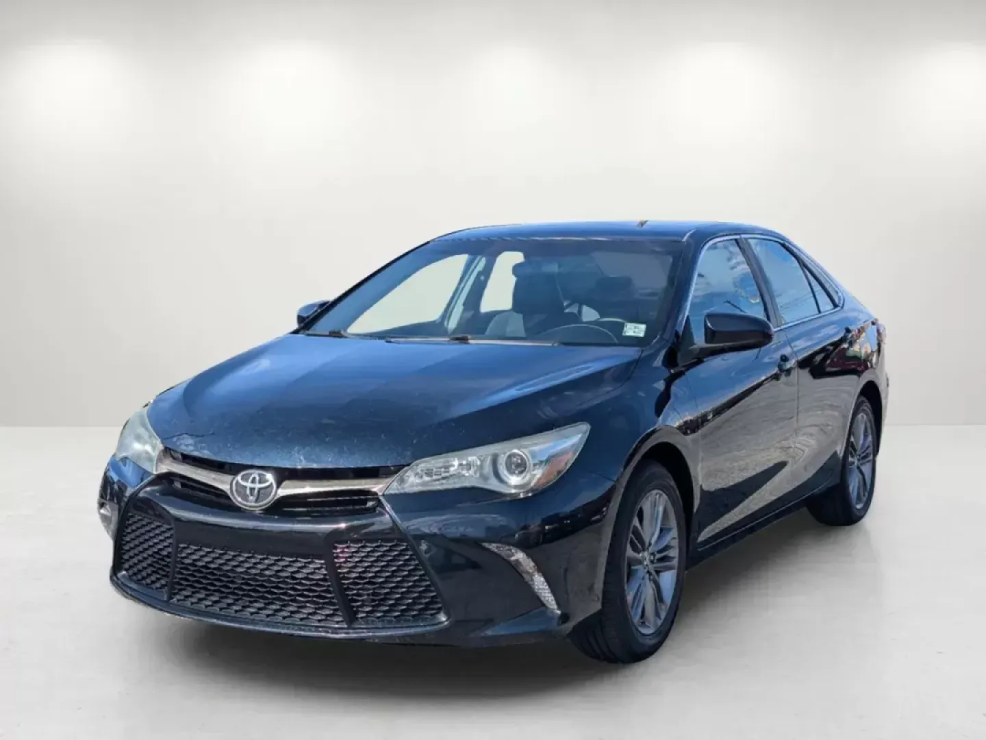 2016 Toyota Camry SE (4T1BF1FK7GU) with an Regular Unleaded I-4 2.5 L/152 engine, 6-Speed Automatic w/OD transmission, located at 7000 Northlake Connector, Columbus, GA, 31904, (706) 987-8085, 32.524975, -84.978134 - 2016 Toyota Camry SE - Photo#1