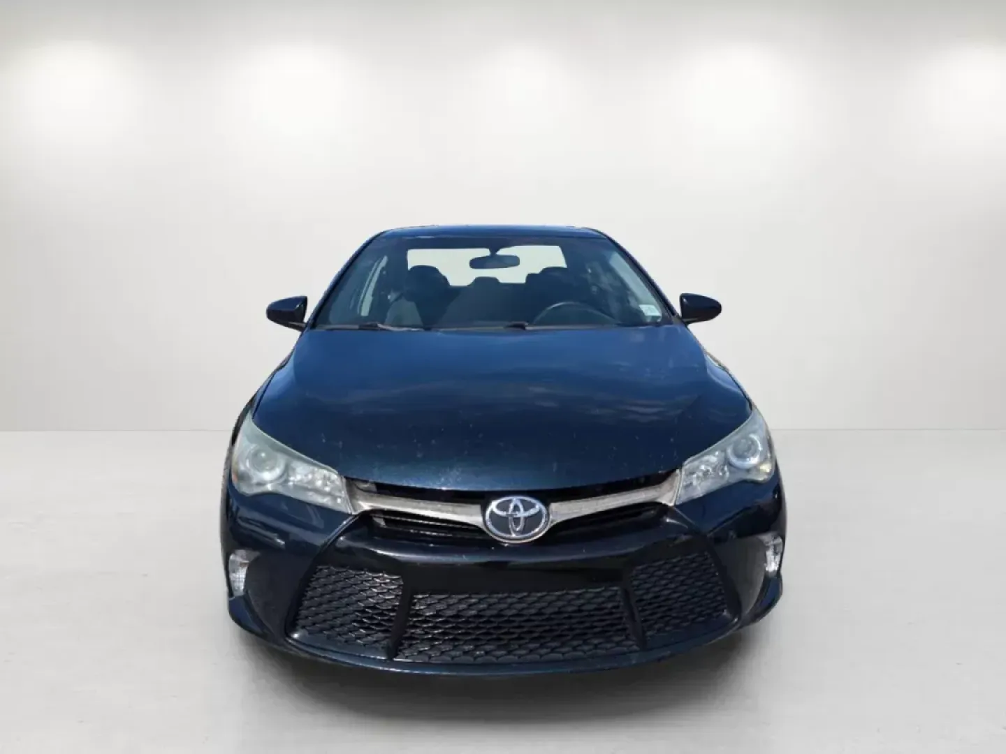 2016 Toyota Camry SE (4T1BF1FK7GU) with an Regular Unleaded I-4 2.5 L/152 engine, 6-Speed Automatic w/OD transmission, located at 7000 Northlake Connector, Columbus, GA, 31904, (706) 987-8085, 32.524975, -84.978134 - 2016 Toyota Camry SE - Photo#2